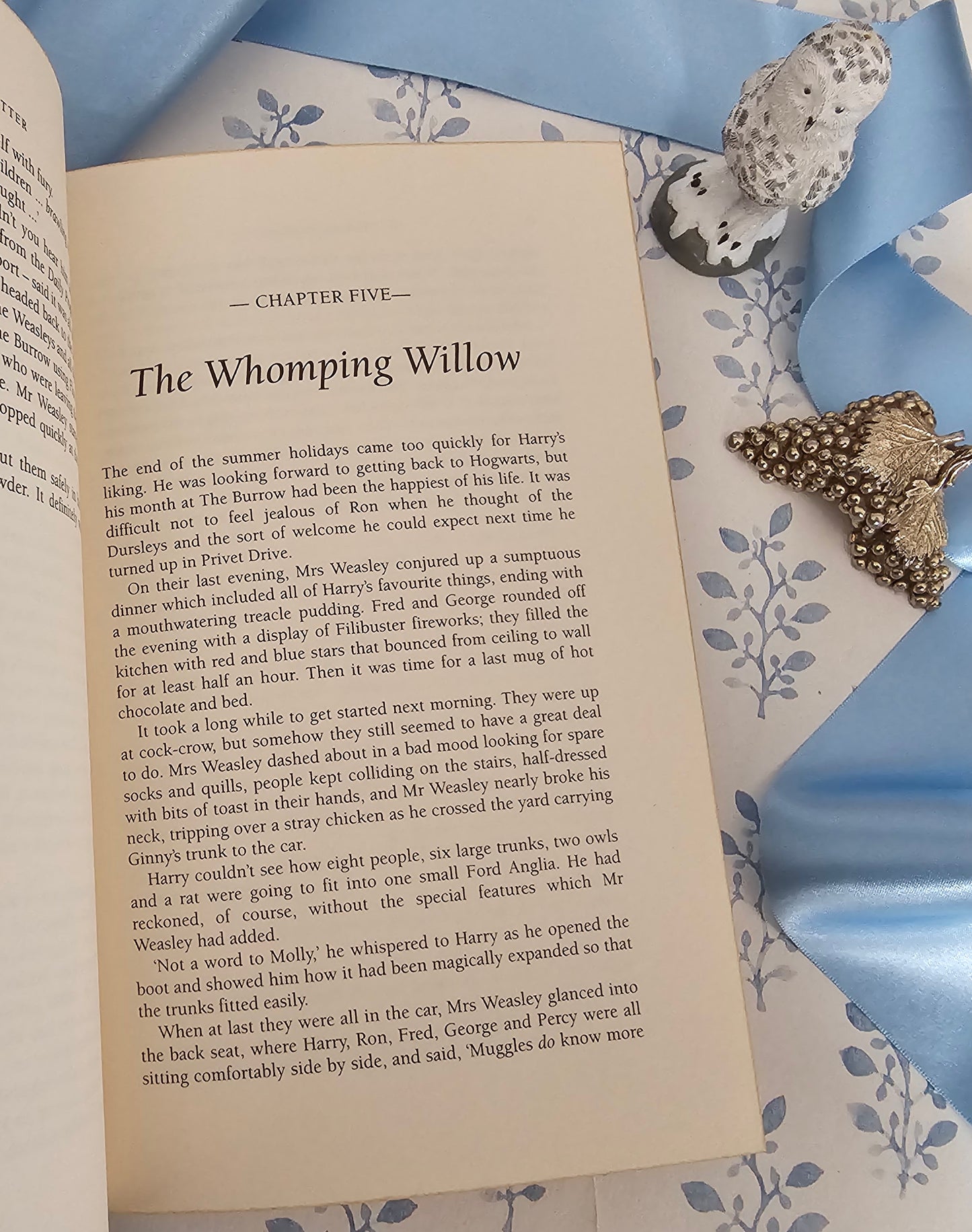 1999 Deluxe Edition - Still in Original Shrink Wrap / Harry Potter and the Chamber of Secrets by JK Rowling