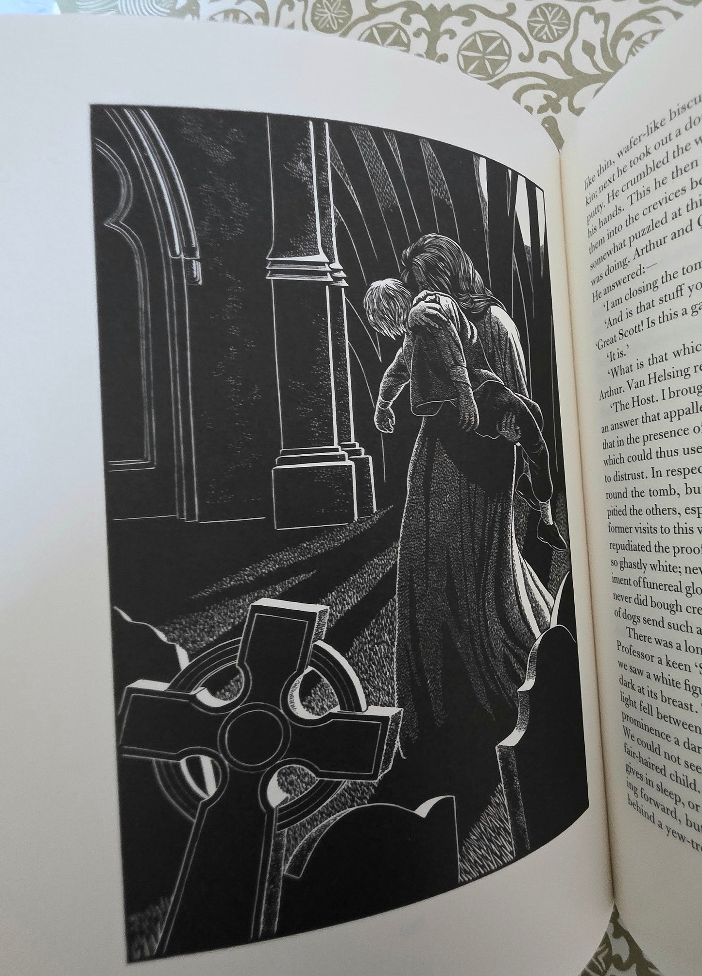 2009 Dracula by Bram Stoker - Collectible Hardback Book in Slipcase - Illustrated