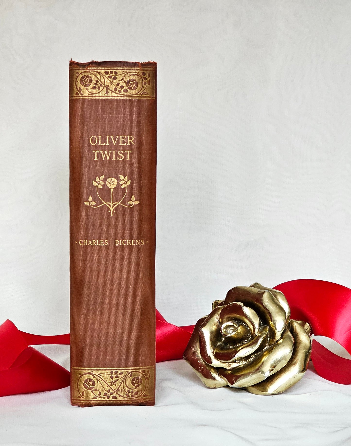 1901 Oliver Twist by Charles Dickens / The Gresham Publishing Company / Illustrated / Antique Art Nouveau Edition / In Good Condition