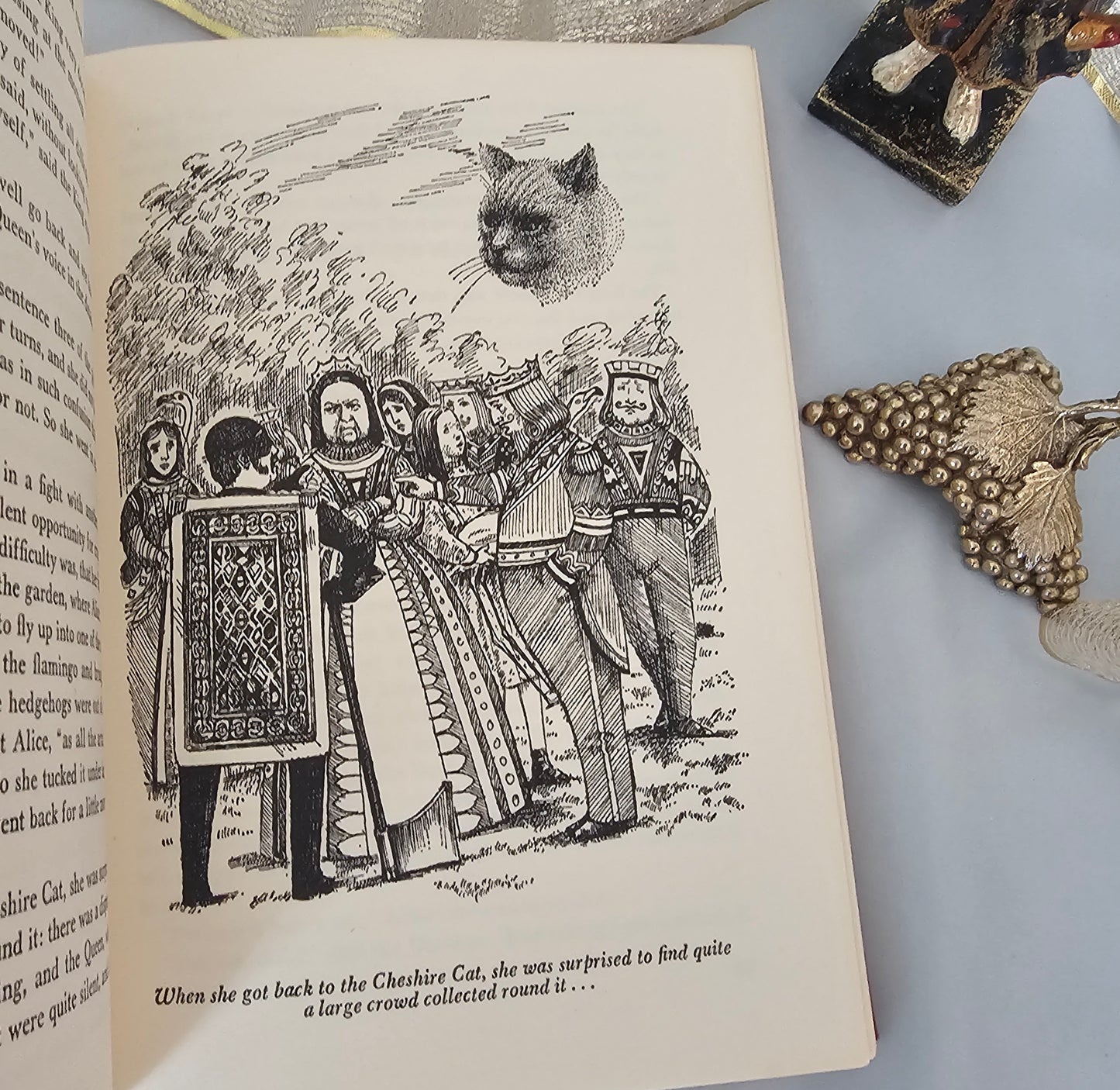 1975 Alice's Adventures in Wonderland and Through The Looking Glass by Lewis Carroll / Purnell Books / Colour Illustrations / Vintage Book