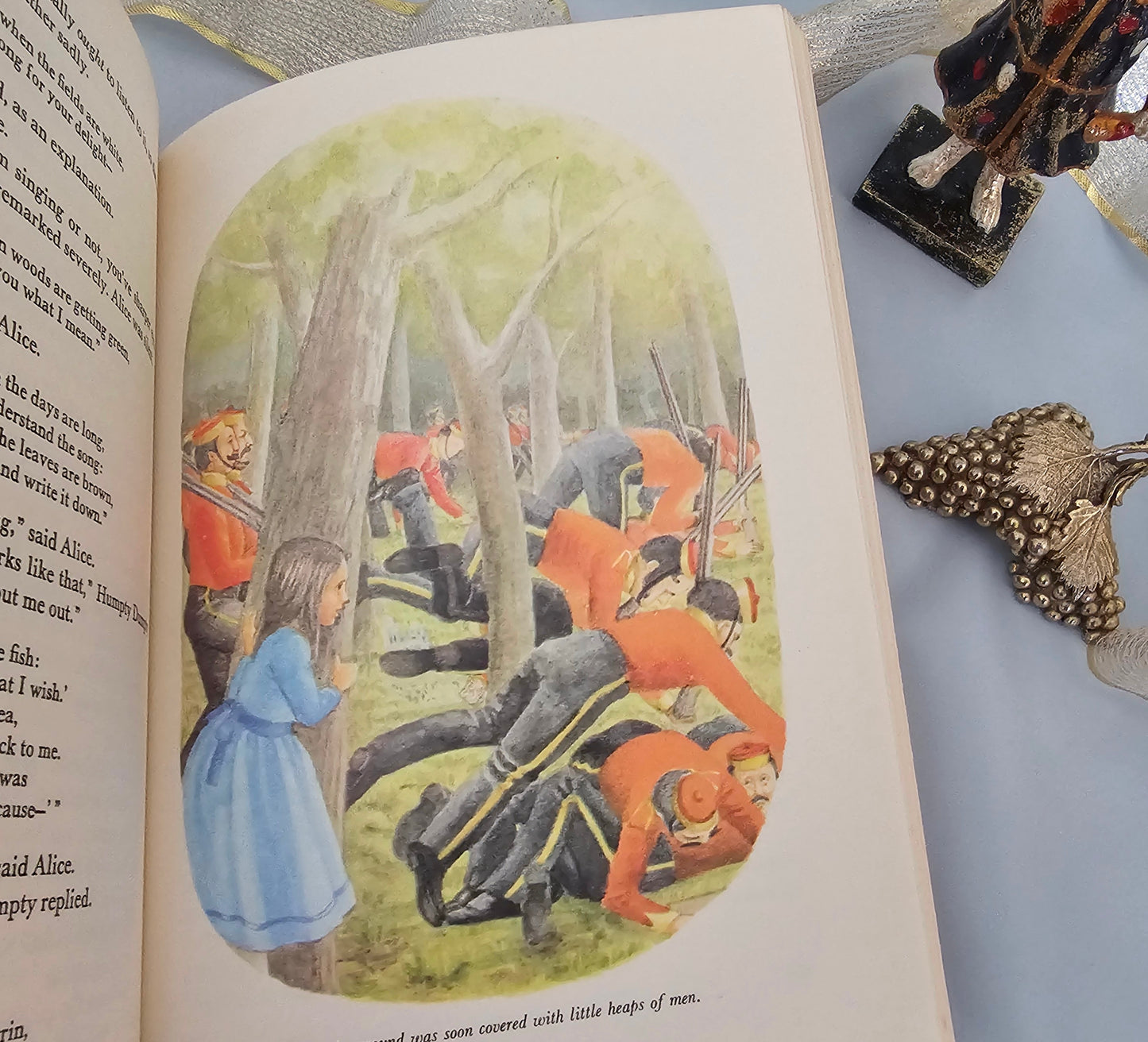 1975 Alice's Adventures in Wonderland and Through The Looking Glass by Lewis Carroll / Purnell Books / Colour Illustrations / Vintage Book