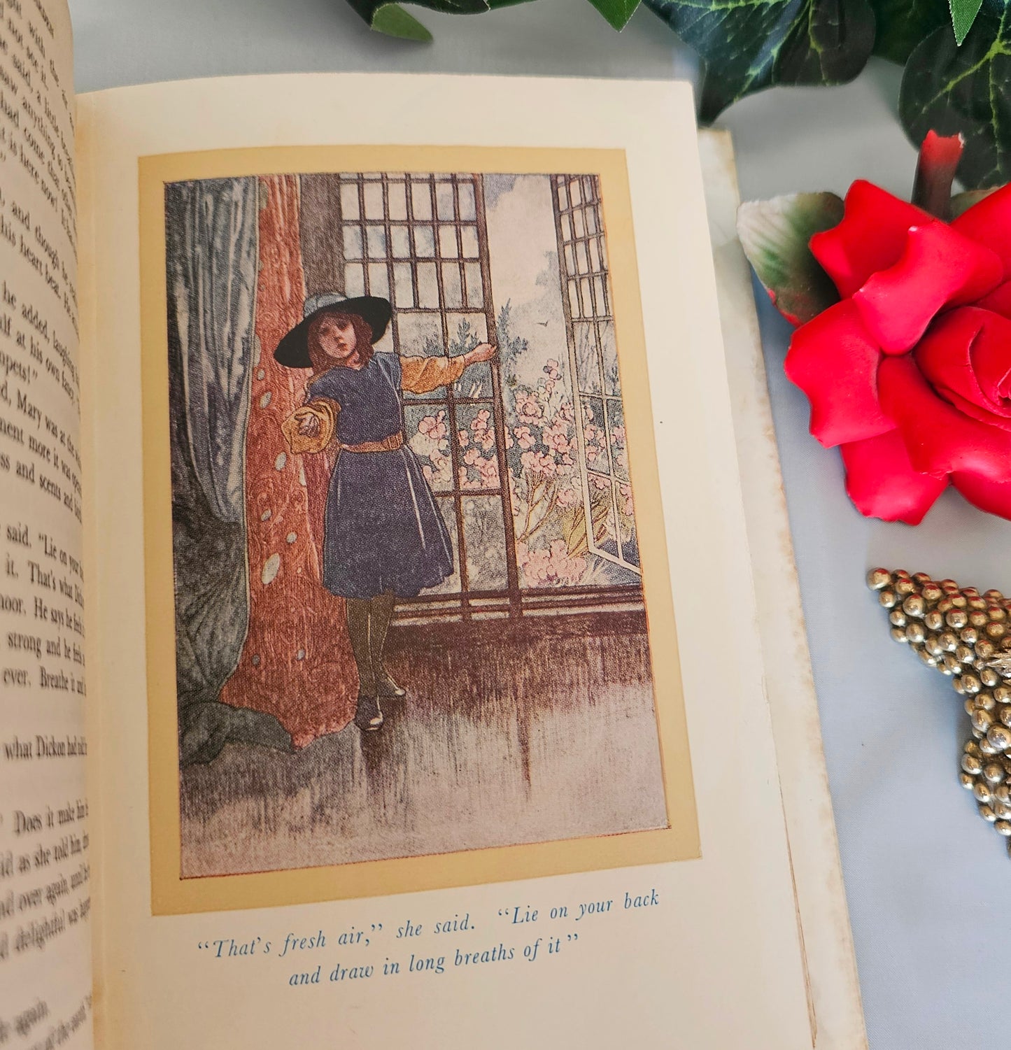 1960 The Secret Garden by Frances Hodgson Burnett / W Heinemann London / Eight Colour Plates by Charles Robinson / In Scarce Wrapper