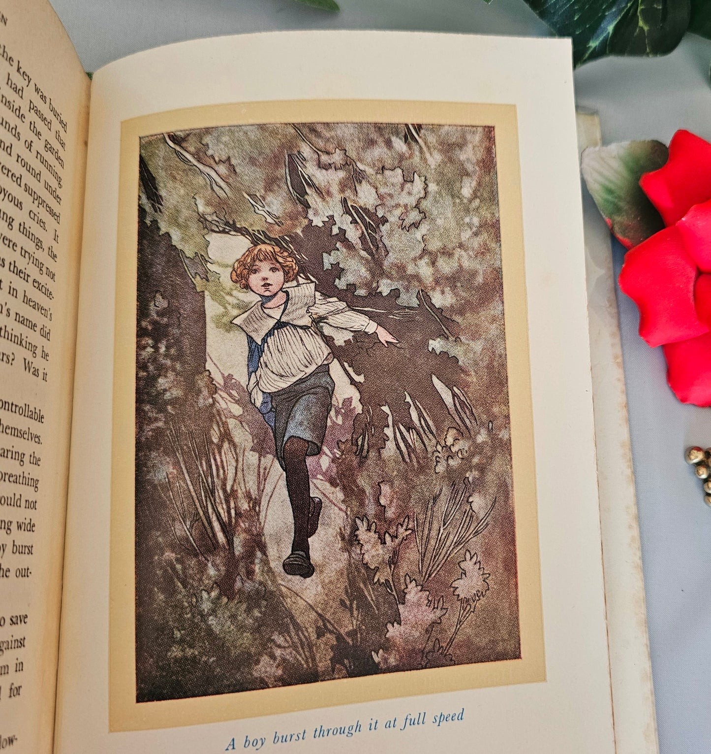 1960 The Secret Garden by Frances Hodgson Burnett / W Heinemann London / Eight Colour Plates by Charles Robinson / In Scarce Wrapper