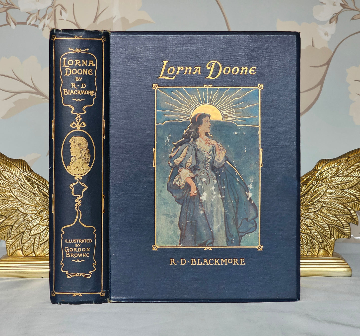 1910s Lorna Doone by RD Blackmore / W&R Chambers, London / Beautiful Large-Format Antique Edition / Richly Illustrated in Colour and Line