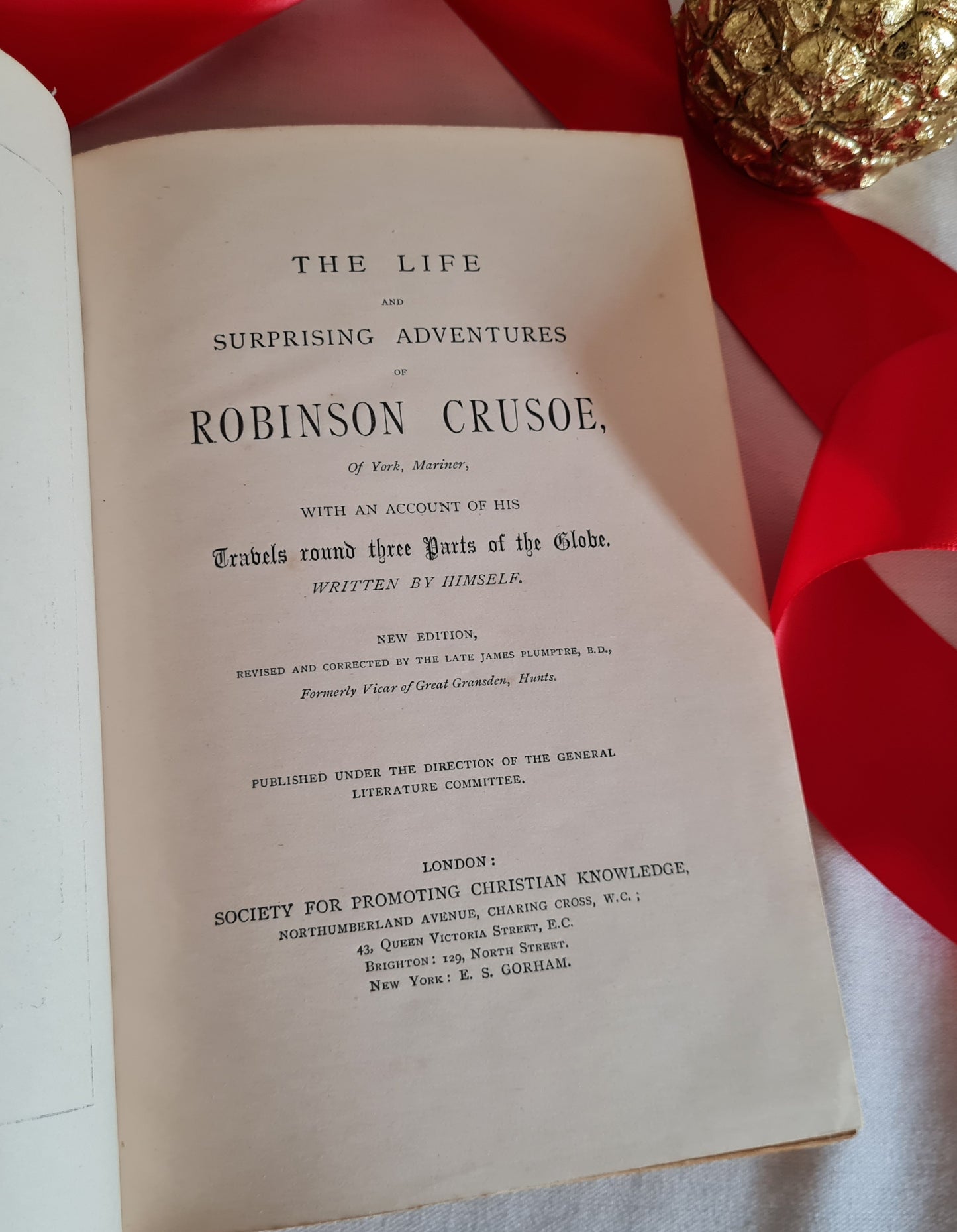 1890s The Adventures of Robinson Crusoe by Daniel Defoe / SPCK, London / Richly Illustrated Antique Book in Very Good Condition