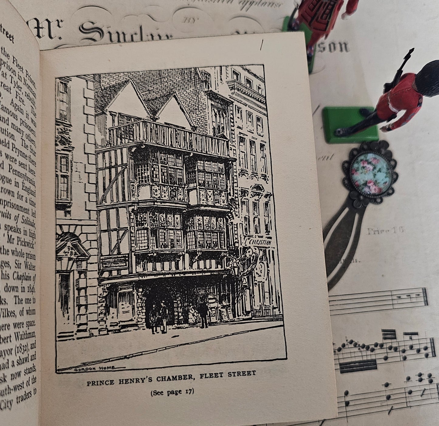 1923 New Rambles in Old London / Charming Antique Pocket Book / Illustrated / Maps / In Very Good Condition