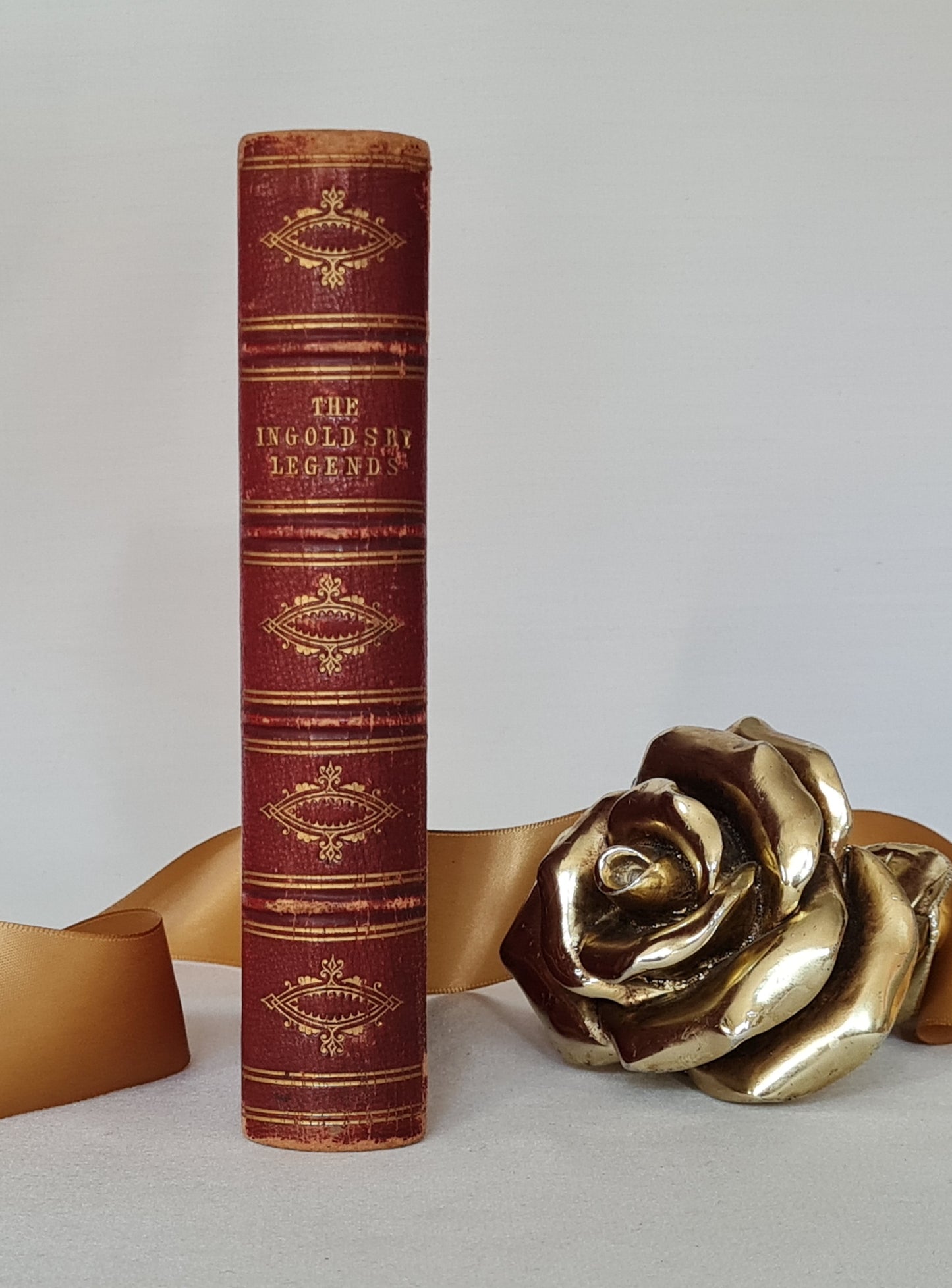 1869 The Ingoldsby Legends by Thomas Ingoldsby Esq. / Richard Bentley London / Lovely Antique Leather Edition / Good Condition / Illustrated