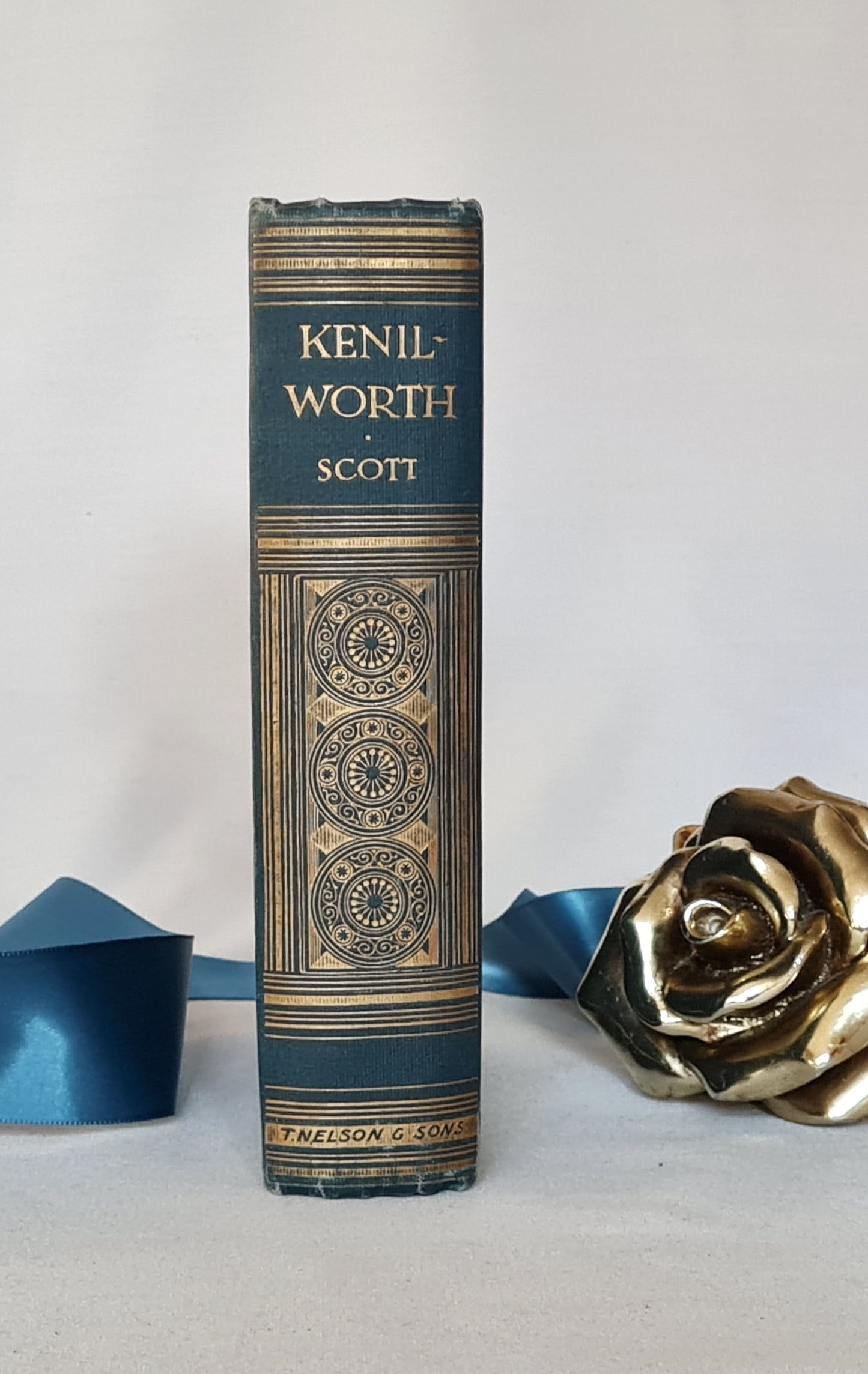 1900s Kenilworth by Sir Walter Scott / Thomas Nelson & Sons London / Charming Antique Historical Fiction Book / Illustrated / Good Condition