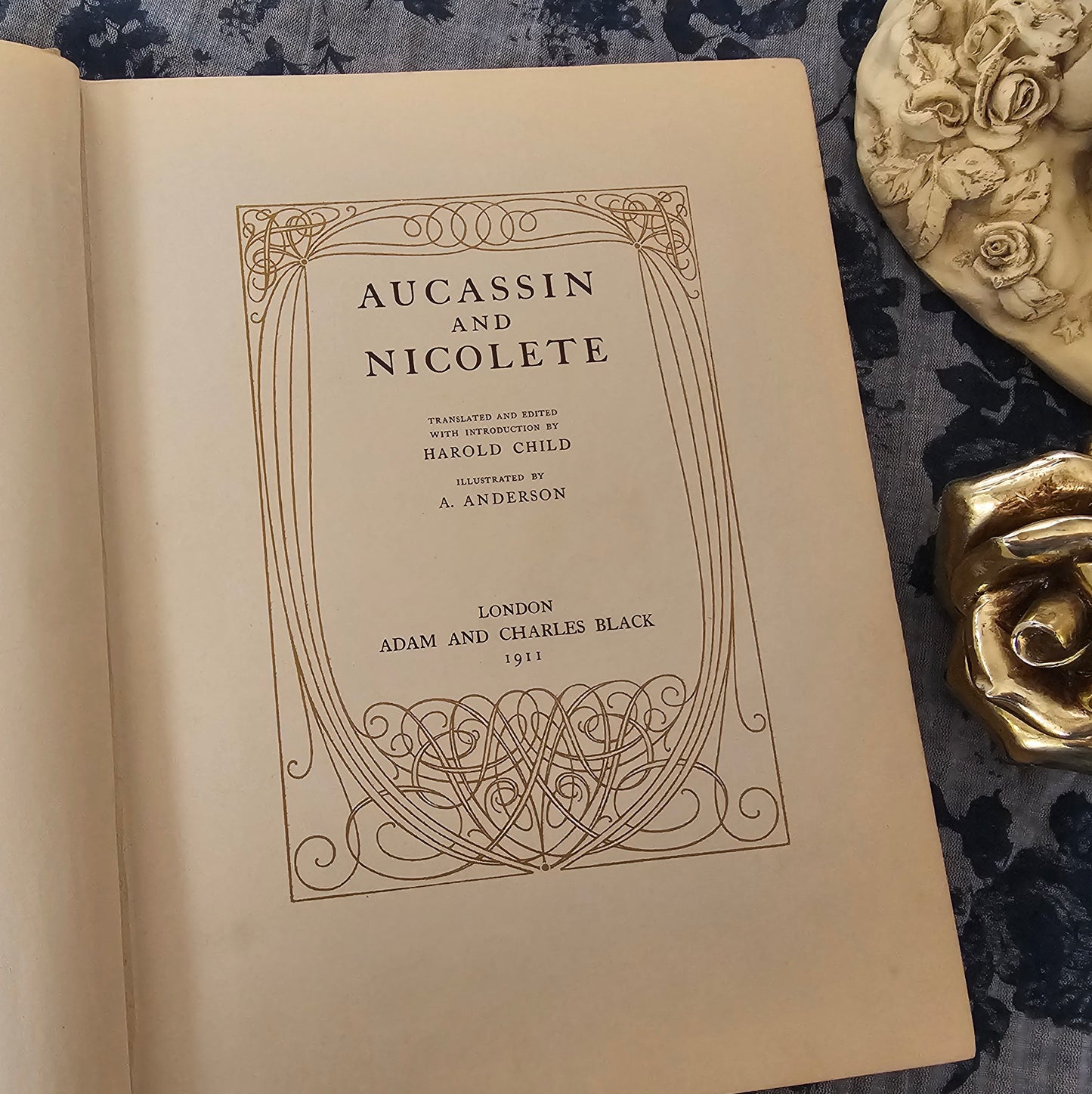 1911 Aucassin and Nicolette / Beautifully Decorated and Illustrated Antique Edition / Adam and Charles Black, London / In Good Condition