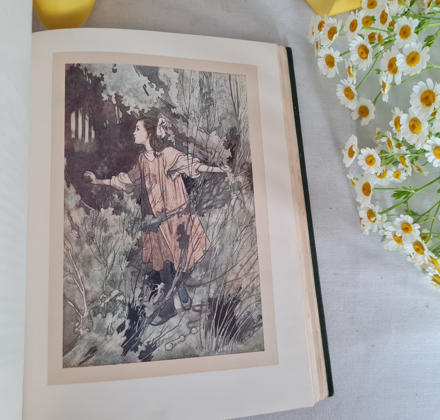 1913 The Secret Garden by Frances Hodgson Burnett / FIRST EDITION, Third Impression Heinemann, London / Illustrated by Charles Robinson