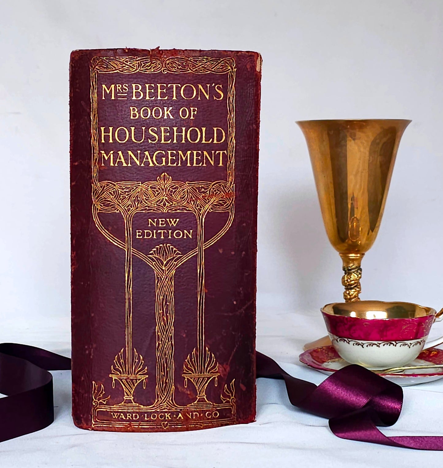 1915 Mrs Beeton's Book of Household Management A Guide To Cookery In All Branches / 32 Superb Colour Plates and Nearly 700 Illustrations