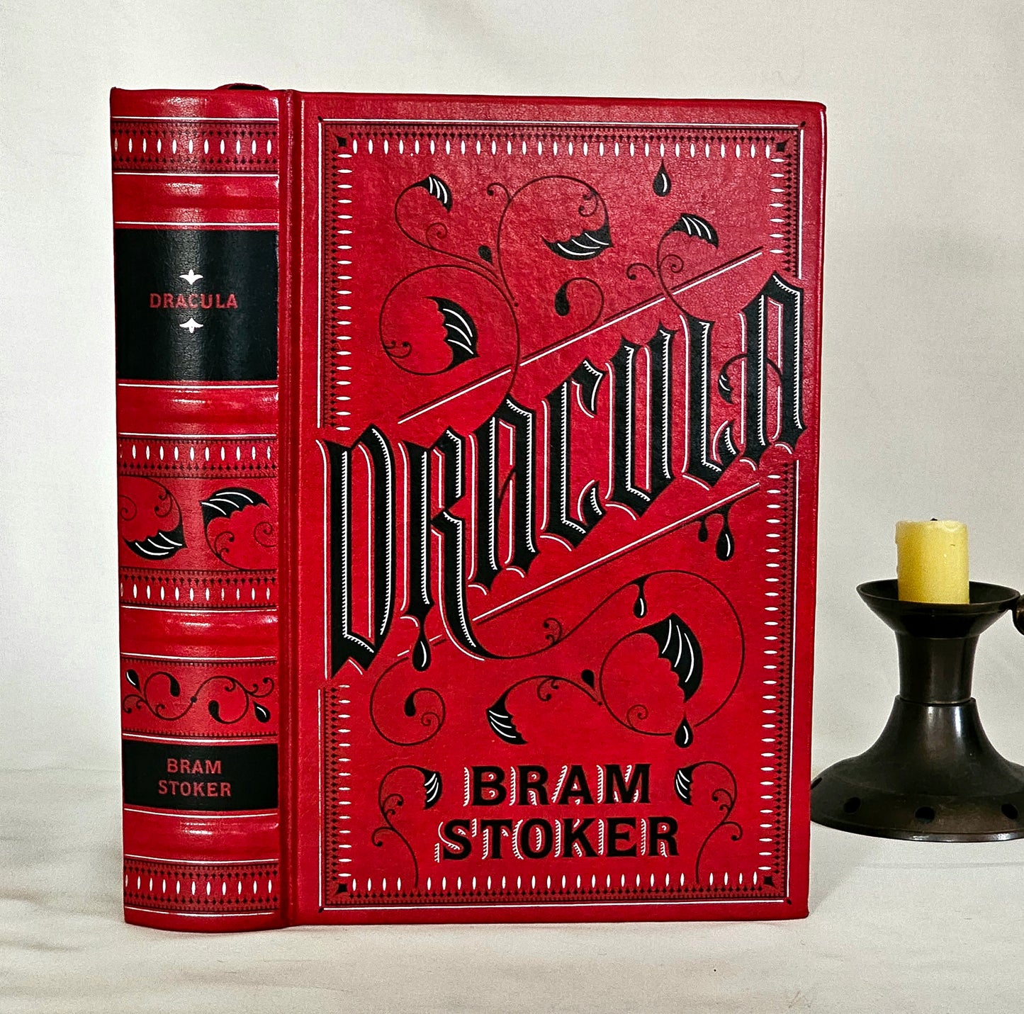 2011 Dracula by Bram Stoker / Barnes and Noble, New York / In Good Condition