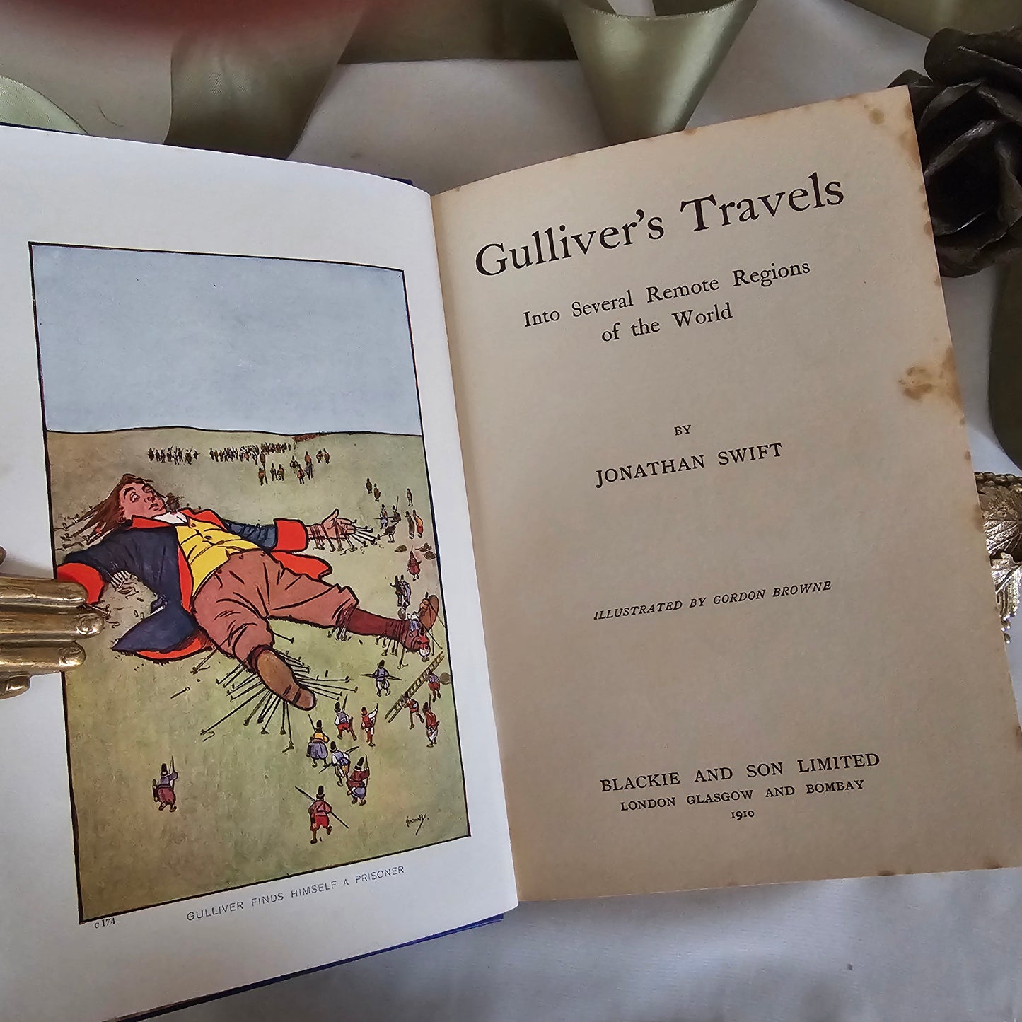 1910 Gulliver's Travels by Jonathan Swift / Beautiful Ethel Larcombe Art Nouveau Designed Boards / Antique Hardback Book In Good Condition