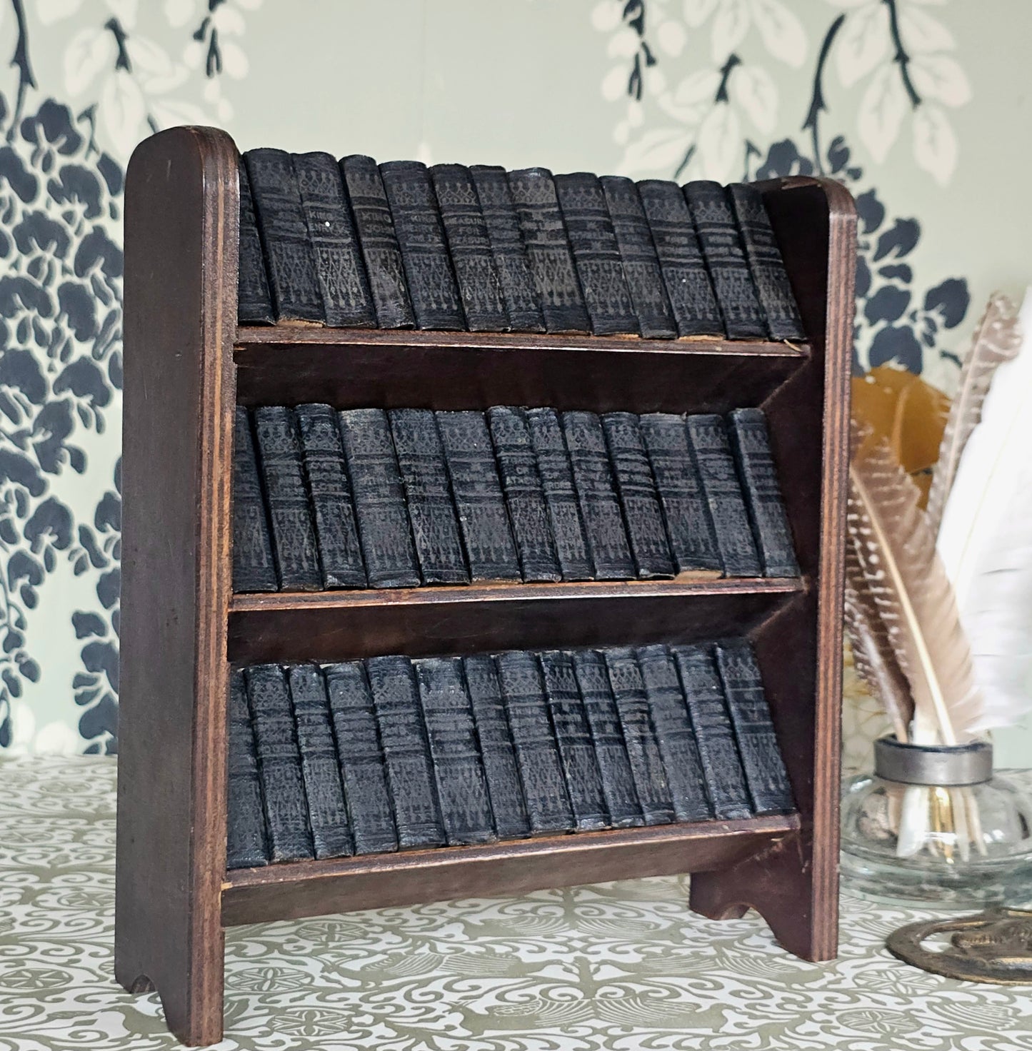 1932 The Miniature Works of Shakespeare Set / Allied Newspapers / Housed in Wooden Bookshelf (Included) / 1st Edition Thus / Good Condition