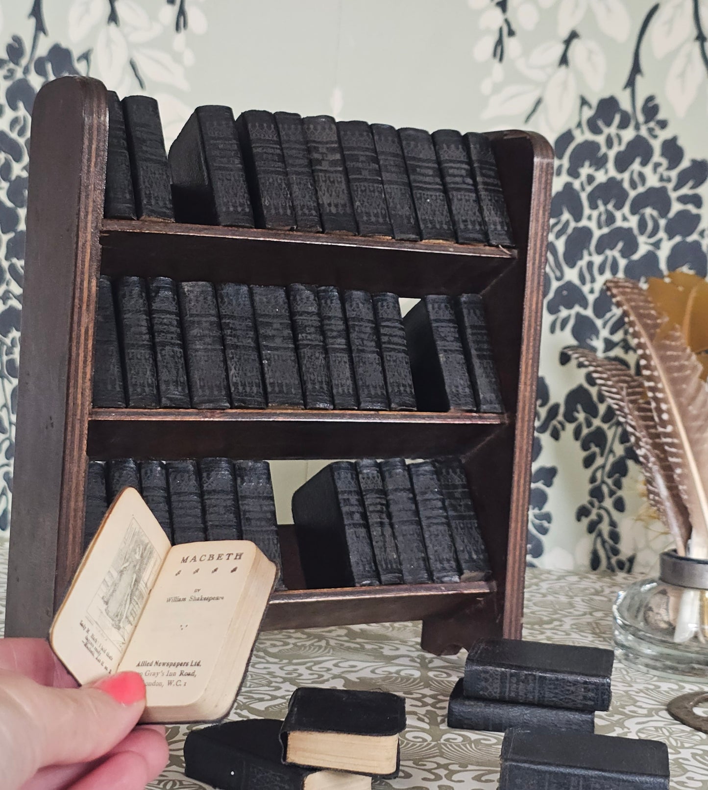 1932 The Miniature Works of Shakespeare Set / Allied Newspapers / Housed in Wooden Bookshelf (Included) / 1st Edition Thus / Good Condition