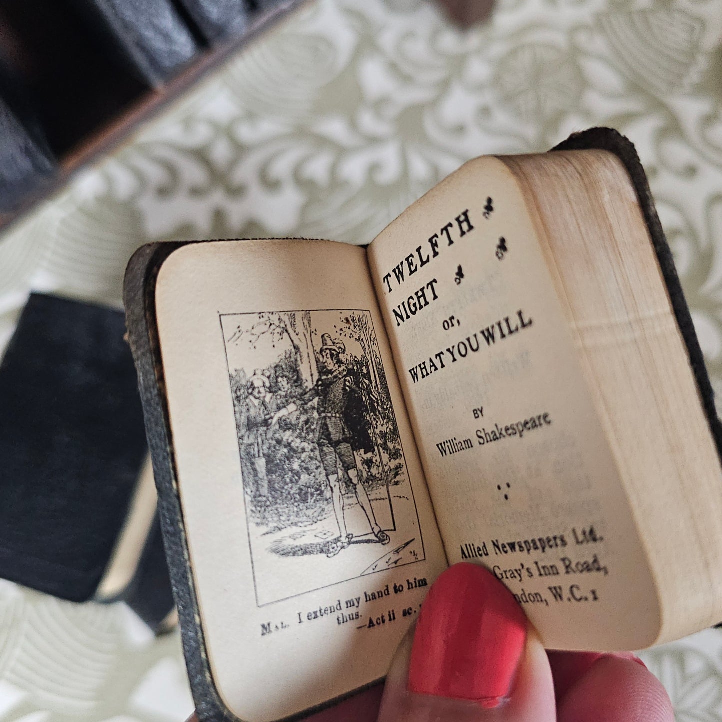 1932 The Miniature Works of Shakespeare Set / Allied Newspapers / Housed in Wooden Bookshelf (Included) / 1st Edition Thus / Good Condition