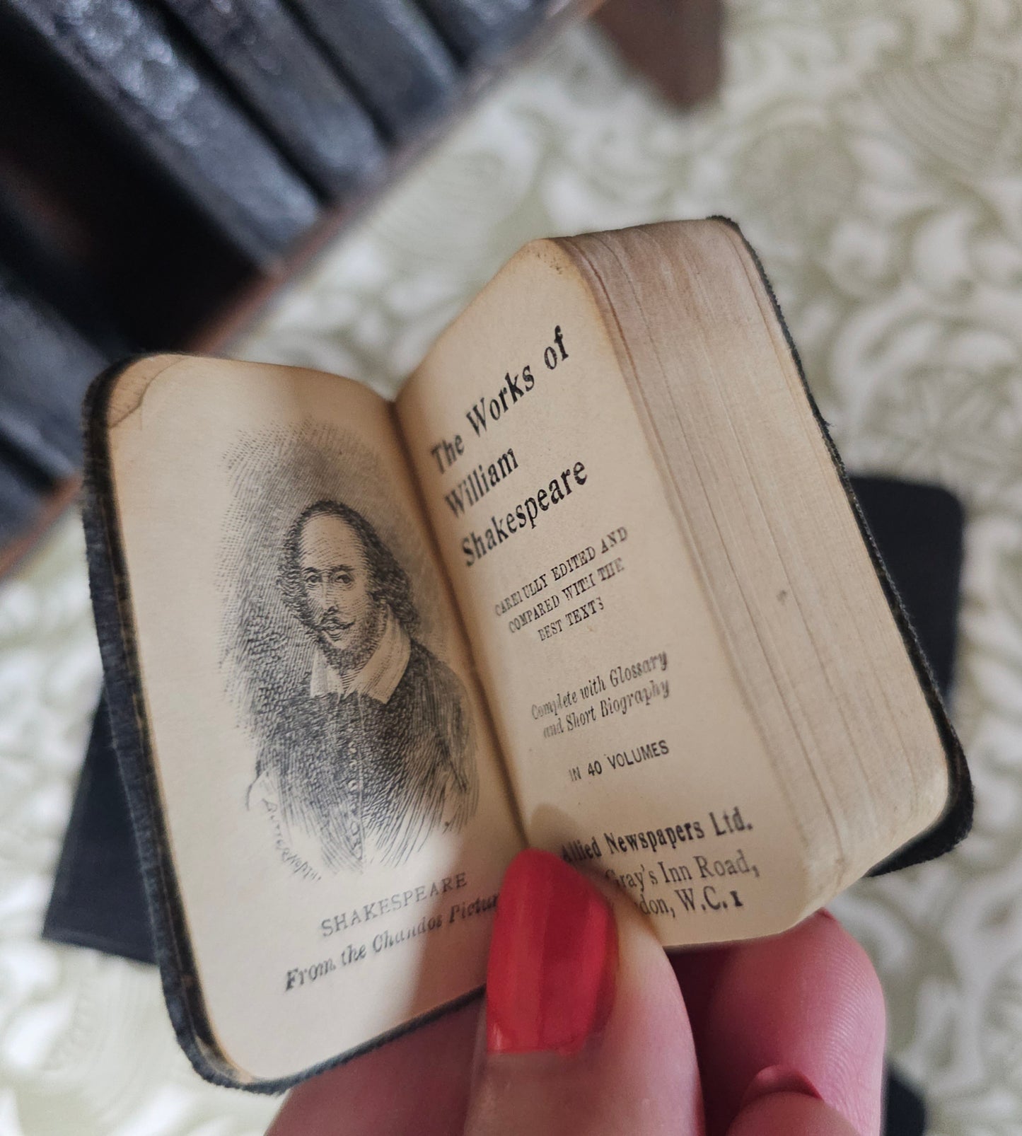 1932 The Miniature Works of Shakespeare Set / Allied Newspapers / Housed in Wooden Bookshelf (Included) / 1st Edition Thus / Good Condition