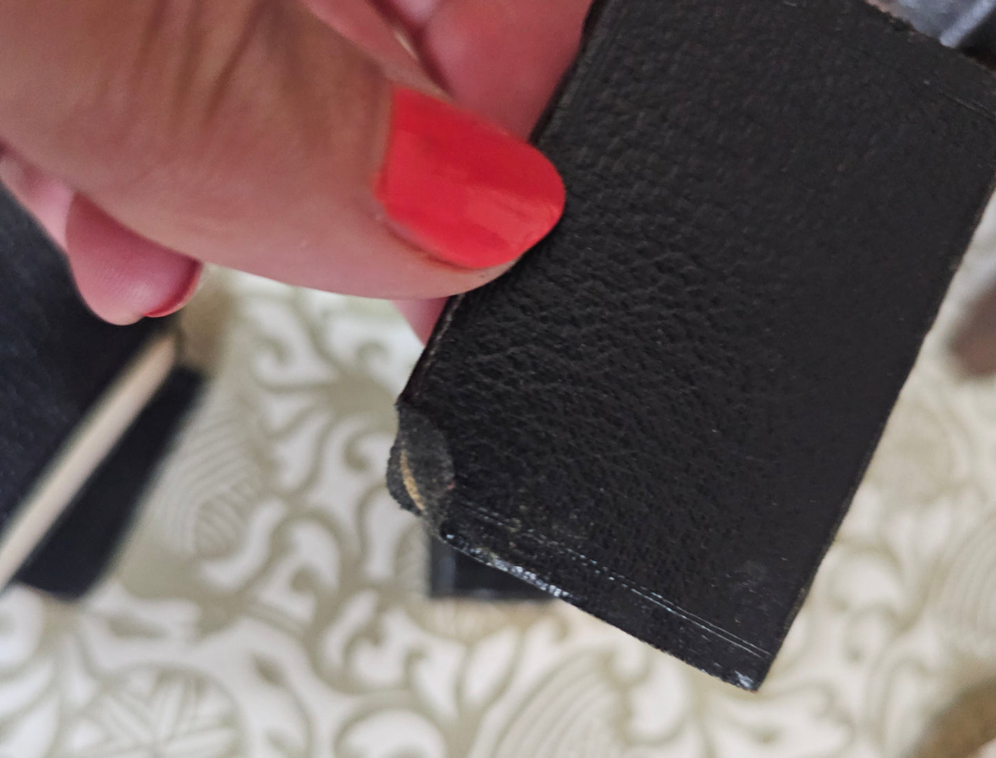 1932 The Miniature Works of Shakespeare Set / Allied Newspapers / Housed in Wooden Bookshelf (Included) / 1st Edition Thus / Good Condition