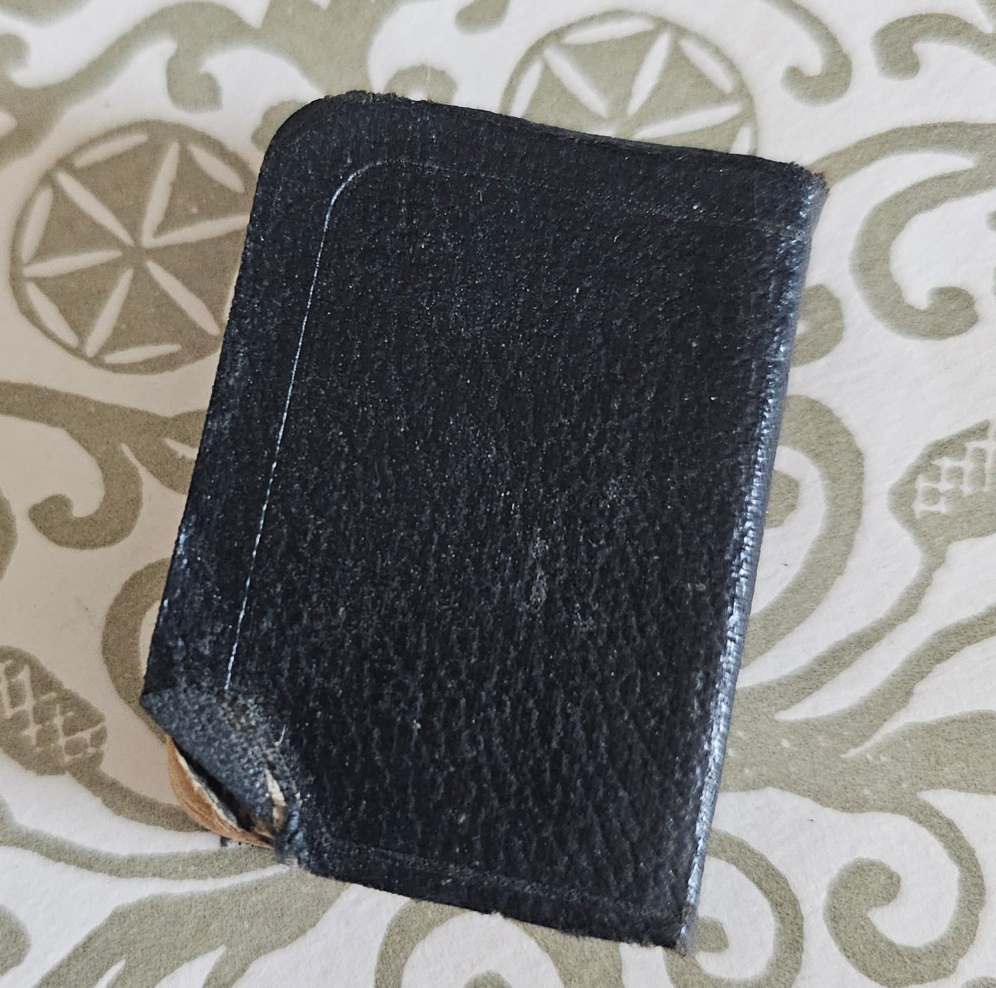 1932 The Miniature Works of Shakespeare Set / Allied Newspapers / Housed in Wooden Bookshelf (Included) / 1st Edition Thus / Good Condition