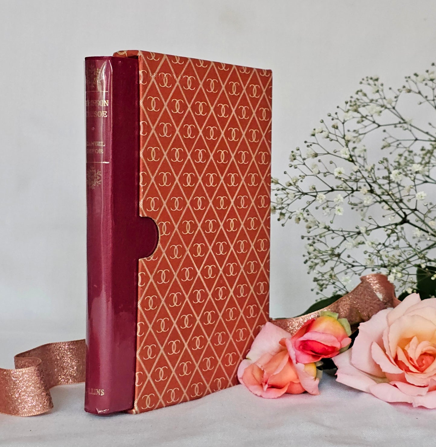 1969 Robinson Crusoe by Daniel Defoe / Collins, London / Elegant Vintage Faux Leather Copy in Original Slipcase Box / In Excellent Condition