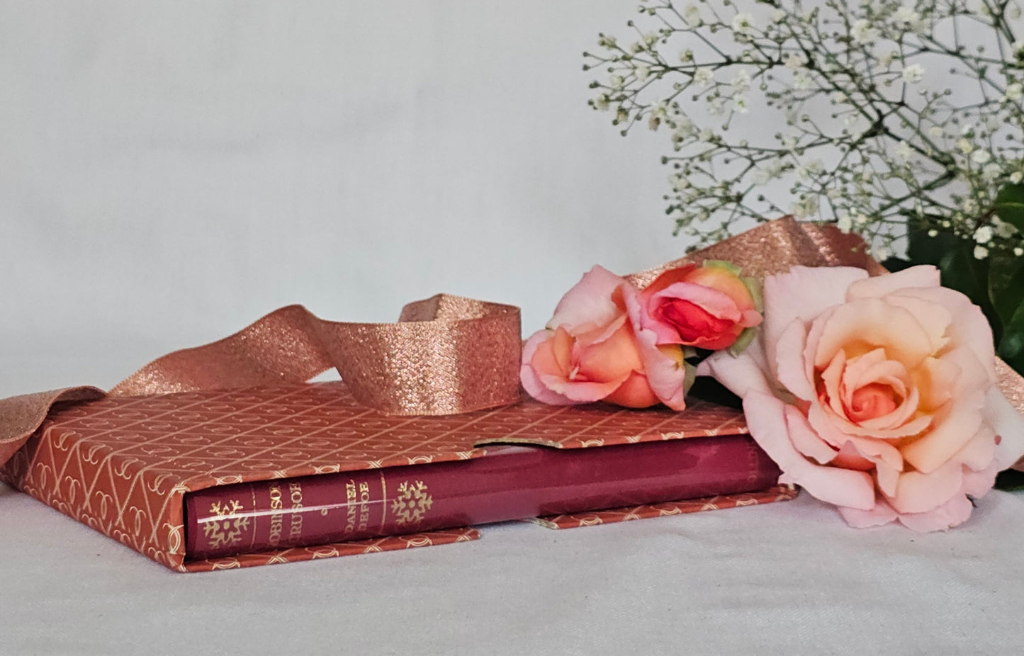 1969 Robinson Crusoe by Daniel Defoe / Collins, London / Elegant Vintage Faux Leather Copy in Original Slipcase Box / In Excellent Condition