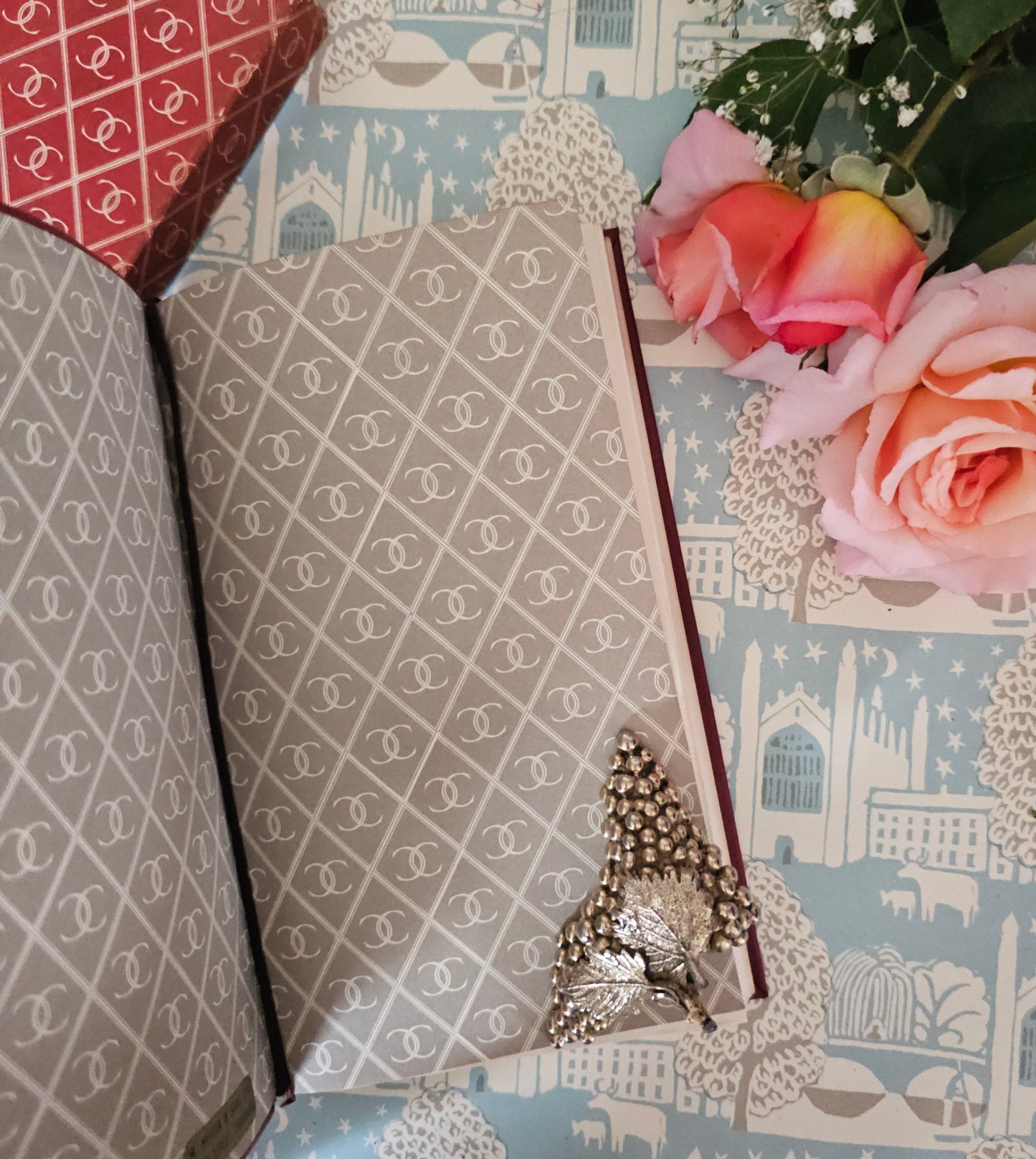 1953 Shirley by Jane Austen / Collins, London / Elegant Vintage Faux Leather Copy in Original Slipcase Box / In Very Good Condition