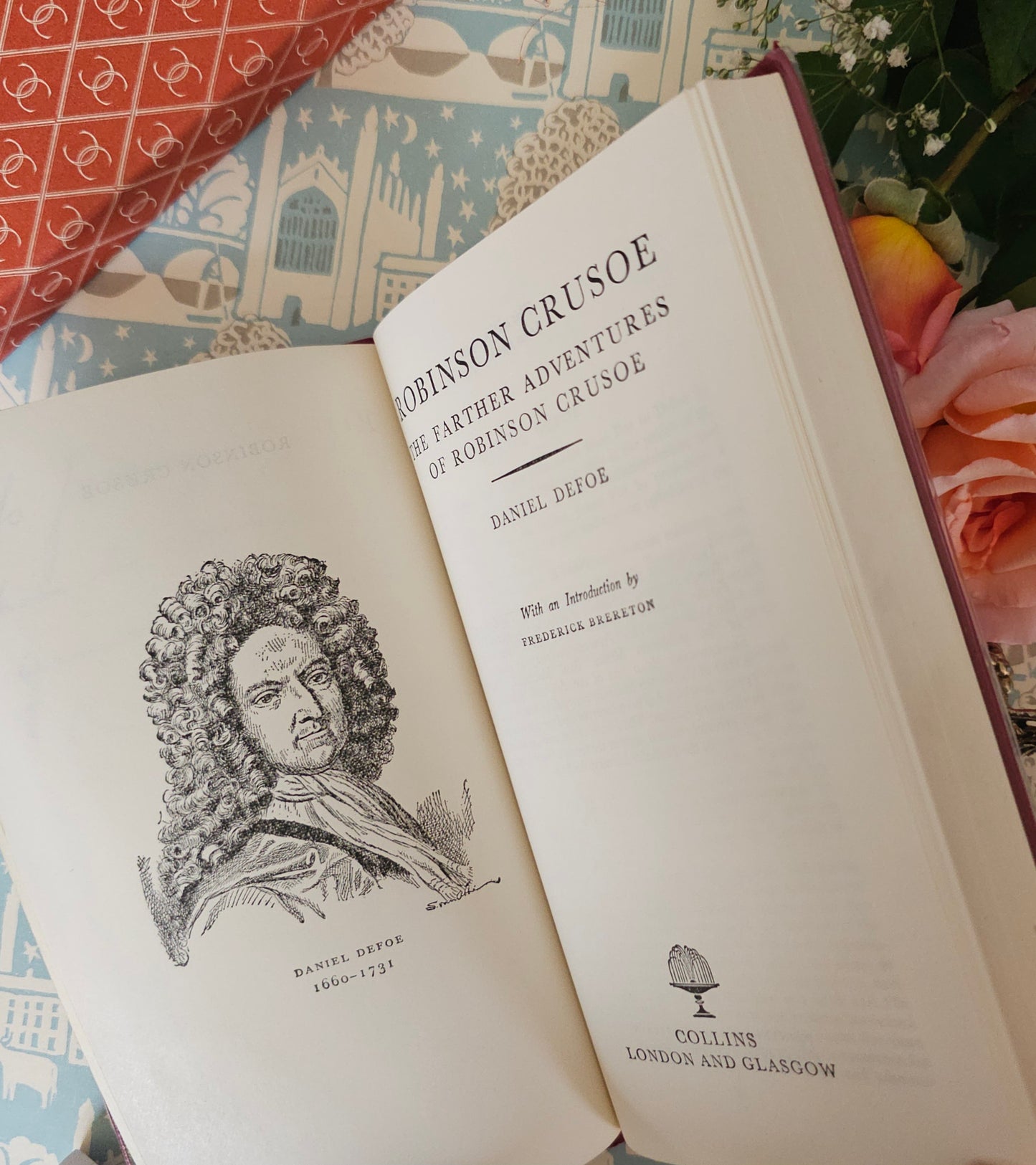 1969 Robinson Crusoe by Daniel Defoe / Collins, London / Elegant Vintage Faux Leather Copy in Original Slipcase Box / In Excellent Condition