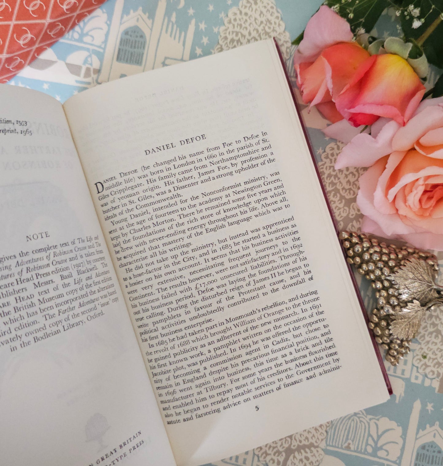 1969 Robinson Crusoe by Daniel Defoe / Collins, London / Elegant Vintage Faux Leather Copy in Original Slipcase Box / In Excellent Condition