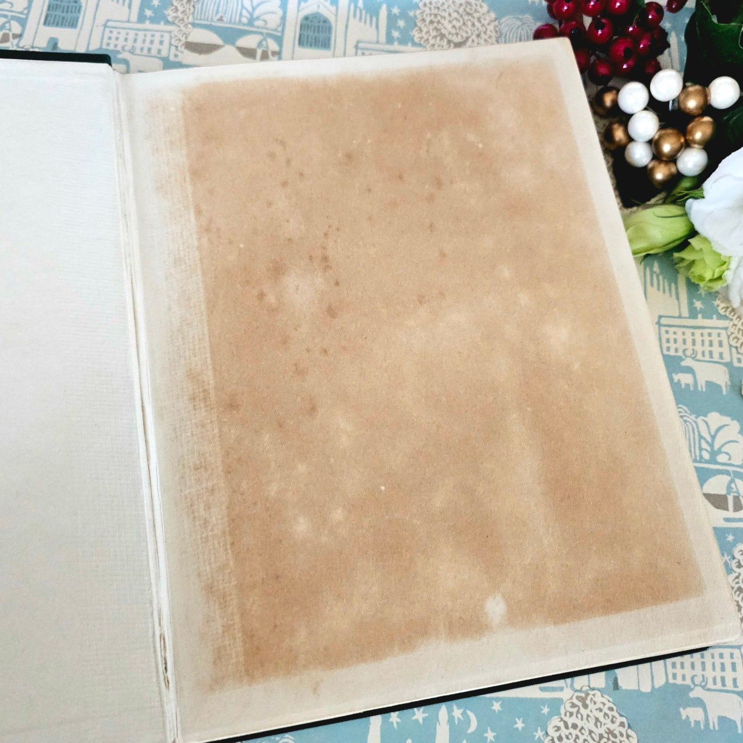 1908 The Holly Tree Inn and A Christmas Tree by Charles Dickens / Cassell & Company Ltd, London / Ten Illustrations / In Excellent Condition