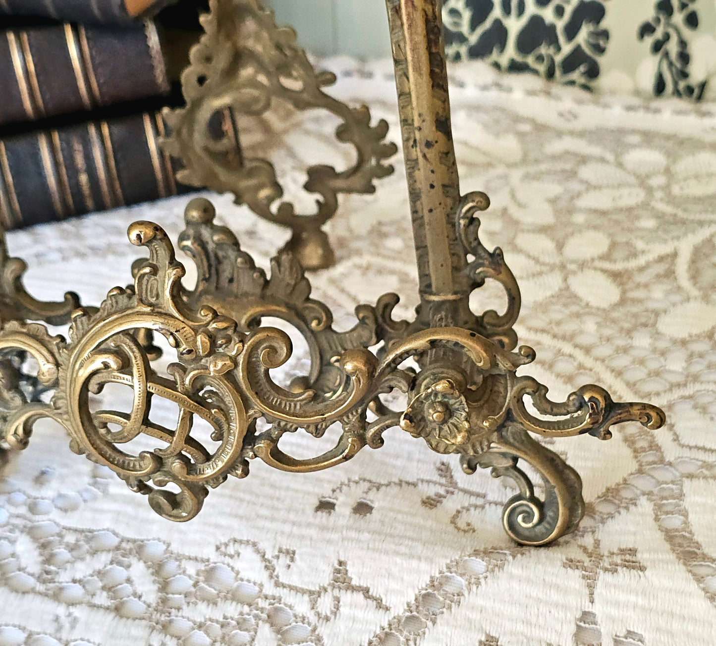 Antique Italian Rococo Style Brass Display Easel / In Good Condition / Can Be Used To Display Mirrors, Paintings, Books etc.
