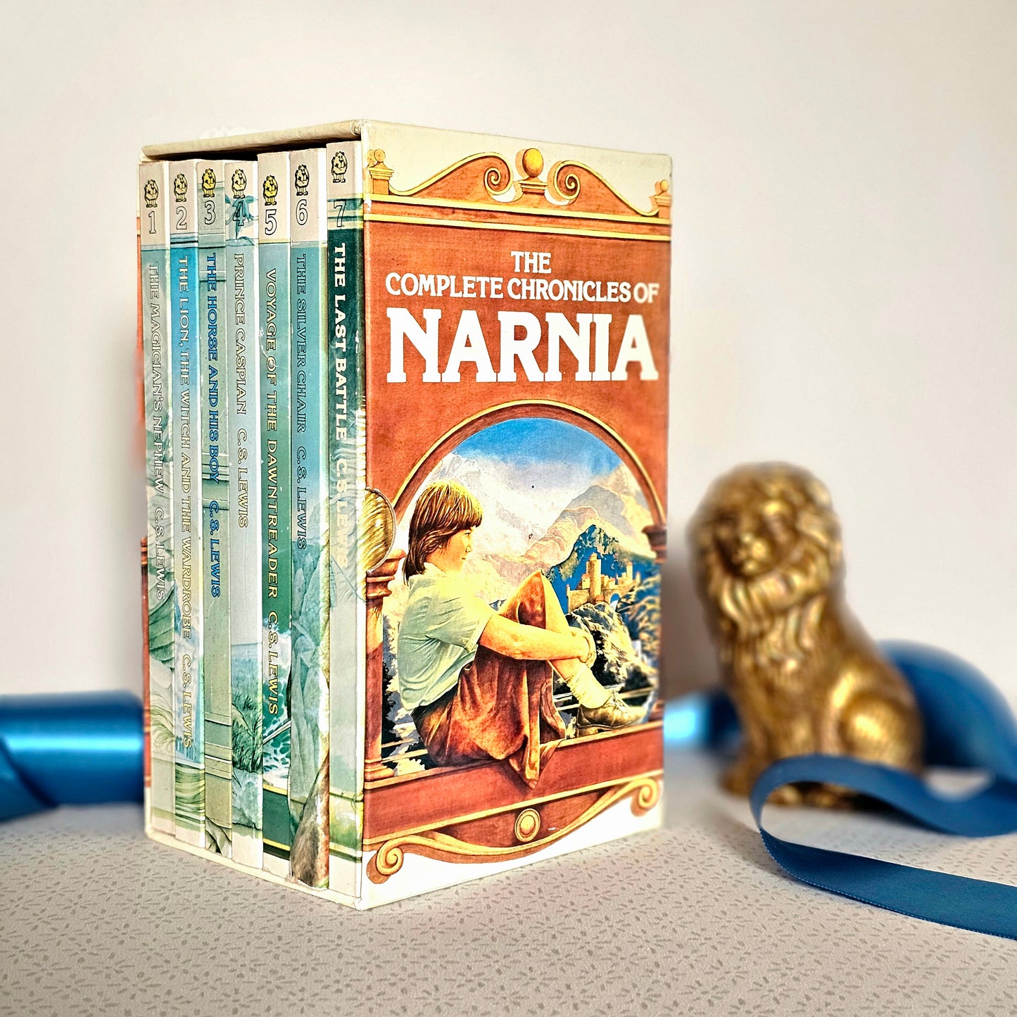 1989 Vintage Boxed Set Complete Chronicles of Narnia - Illustrated