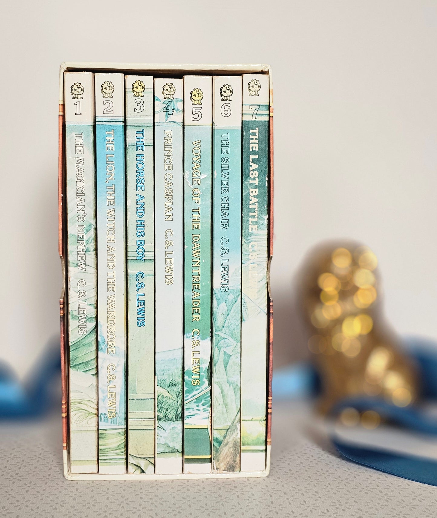 1989 Vintage Boxed Set Complete Chronicles of Narnia - Illustrated