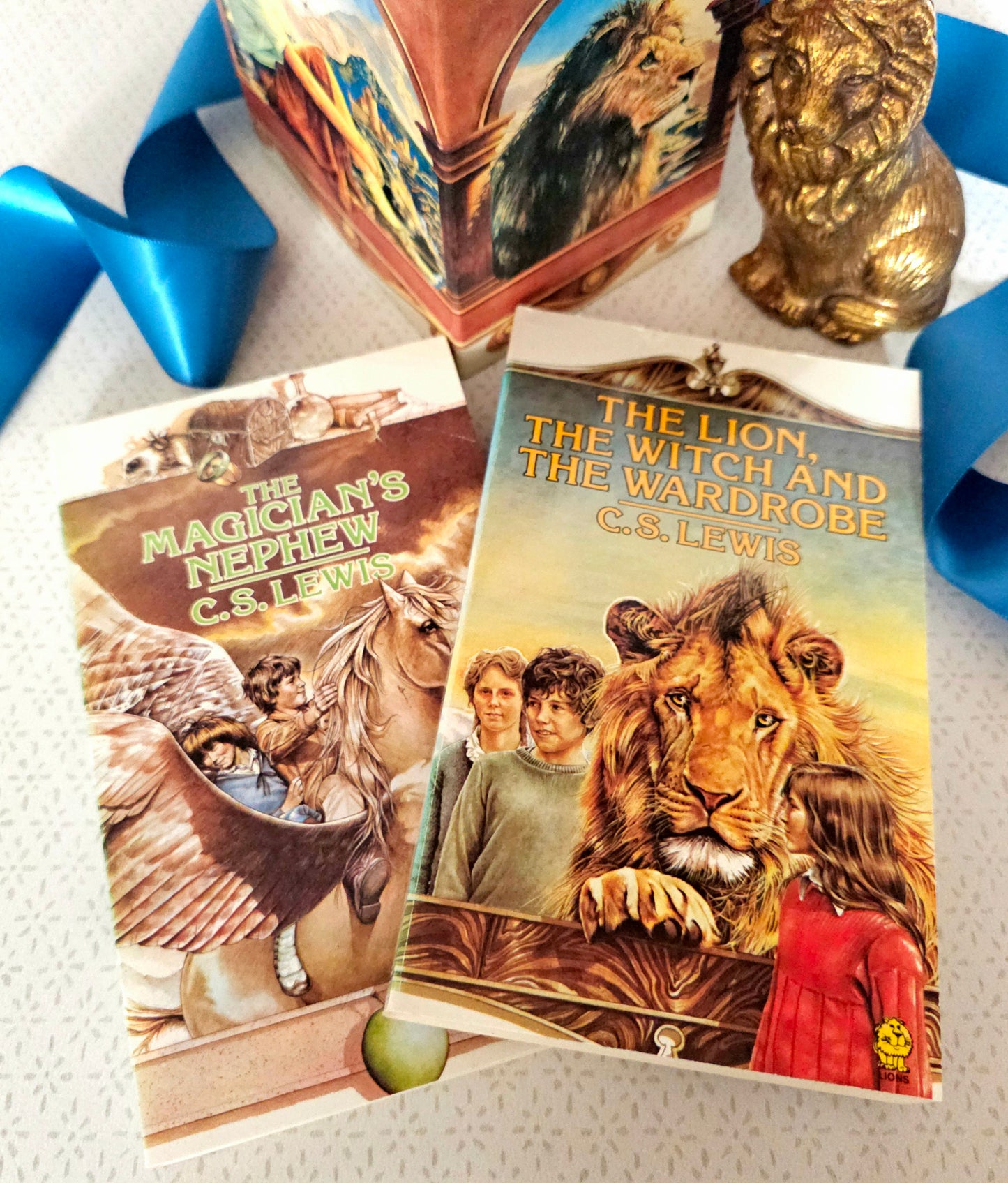 1989 Vintage Boxed Set Complete Chronicles of Narnia - Illustrated