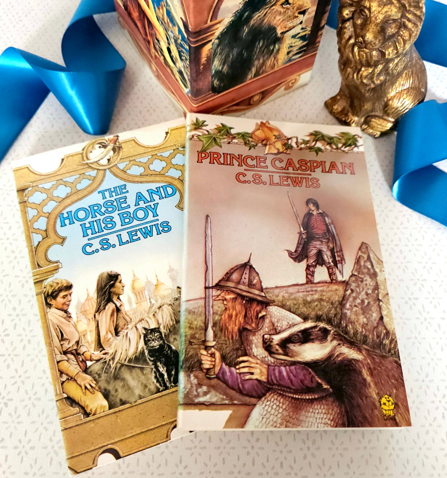 1989 Vintage Boxed Set Complete Chronicles of Narnia - Illustrated