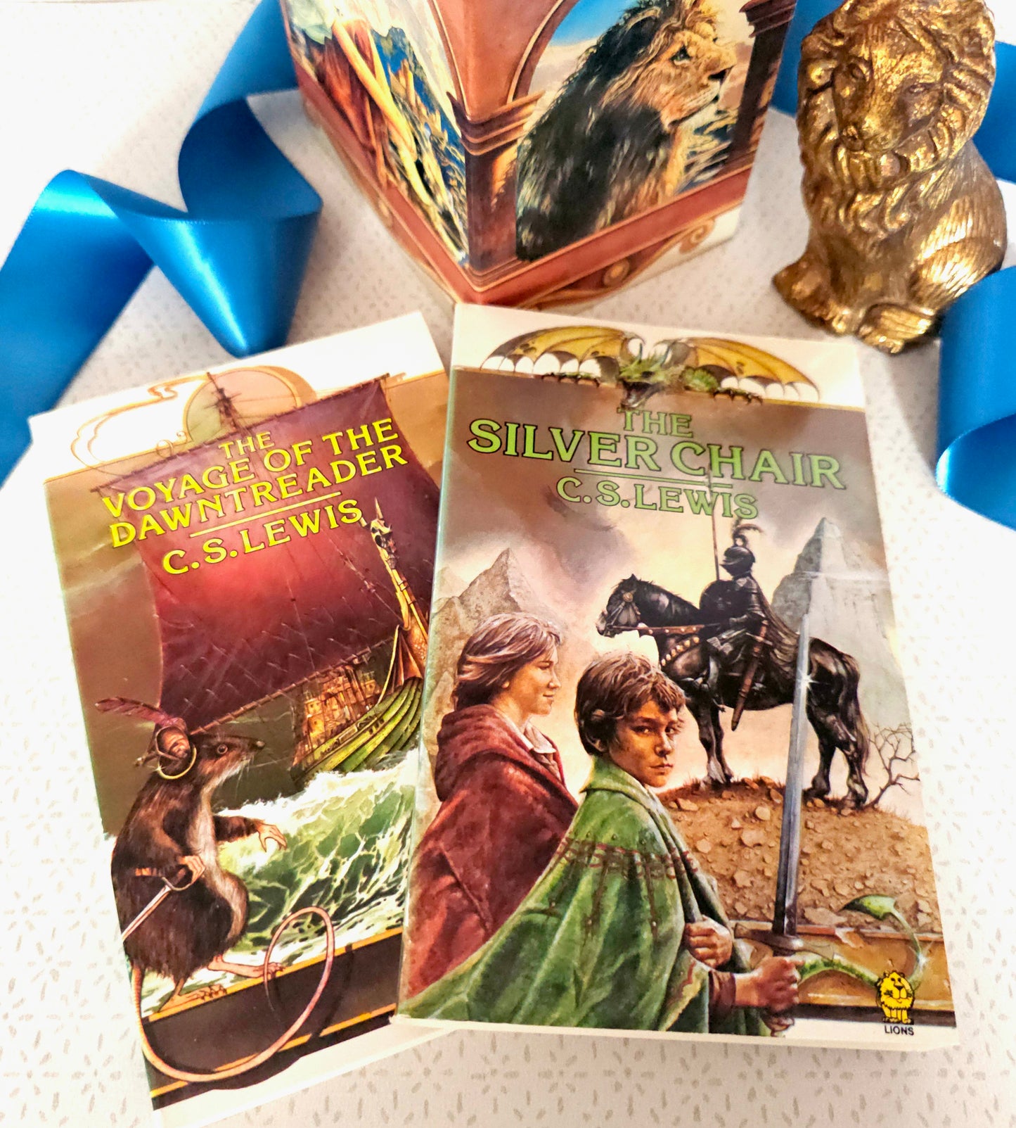 1989 Vintage Boxed Set Complete Chronicles of Narnia - Illustrated