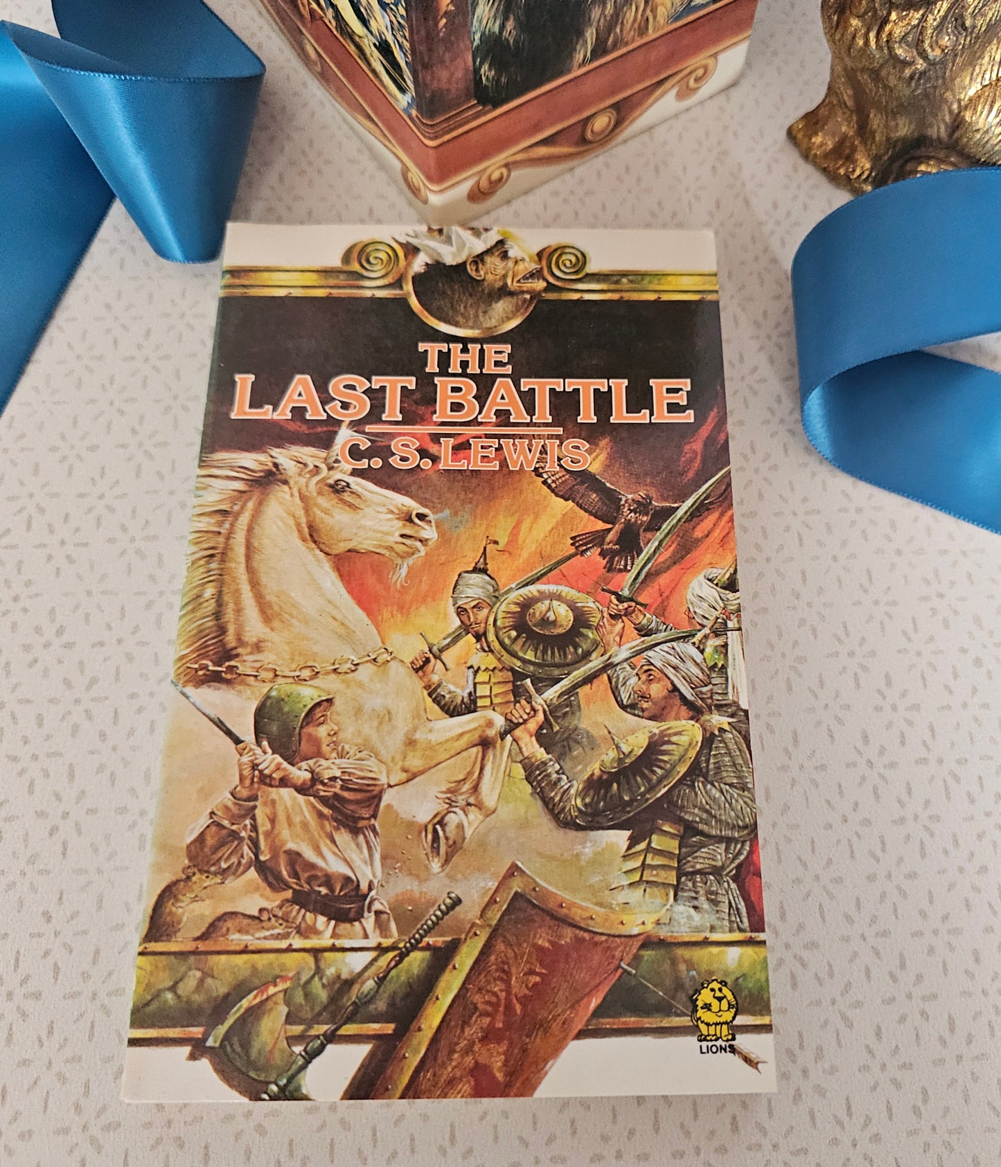 1989 Vintage Boxed Set Complete Chronicles of Narnia - Illustrated