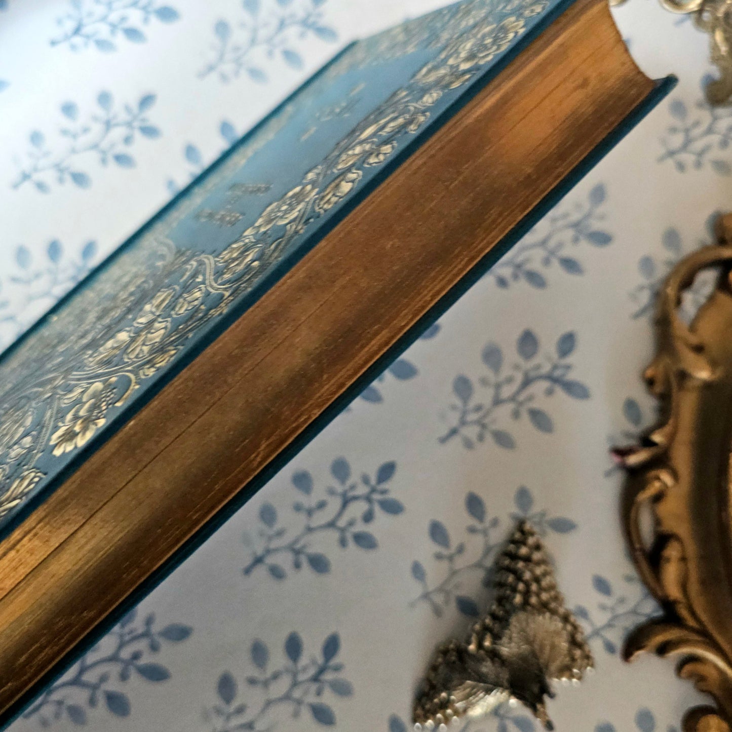 1895 "Sybil" by Benjamin Disraeli: Antique Turbayne Covers, Illustrated