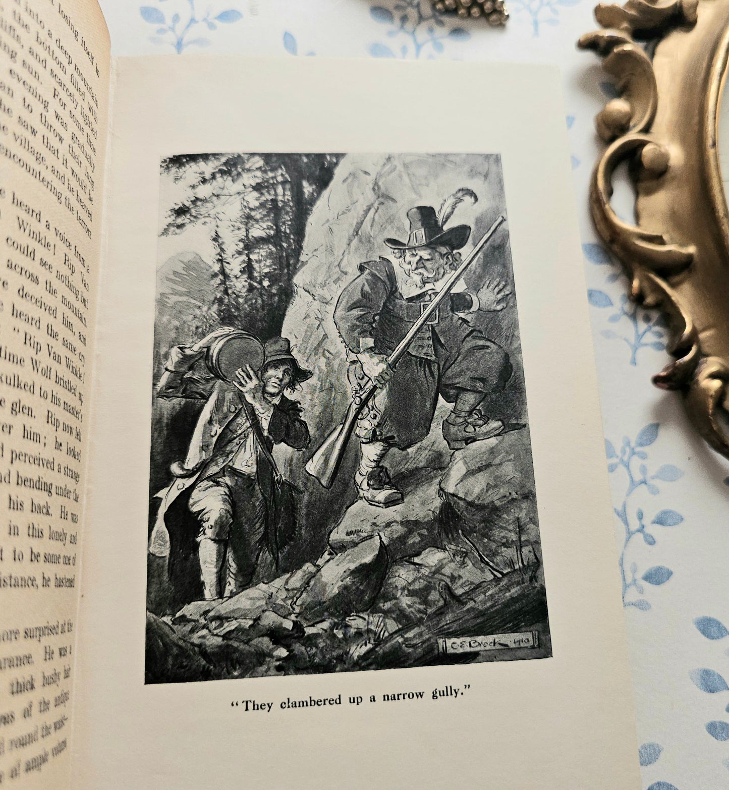 1890s The Sketch Book of Geoffrey Crayon by Washington Irving - Illustrated Antique Book