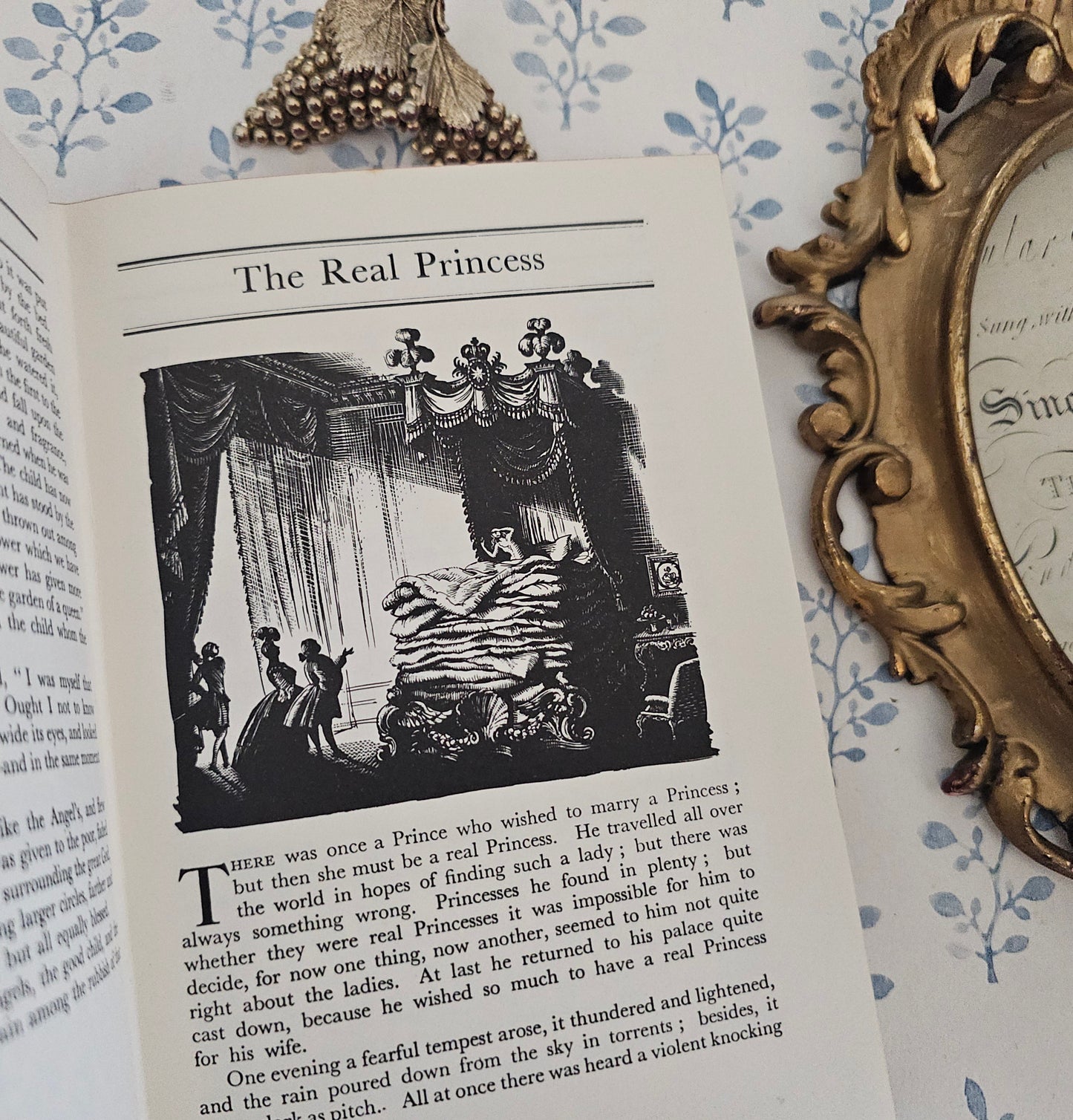 1959 Fairy Tales & Legends by Hans Andersen / Rex Whistler Illustrations / Beautiful Decorative Boards