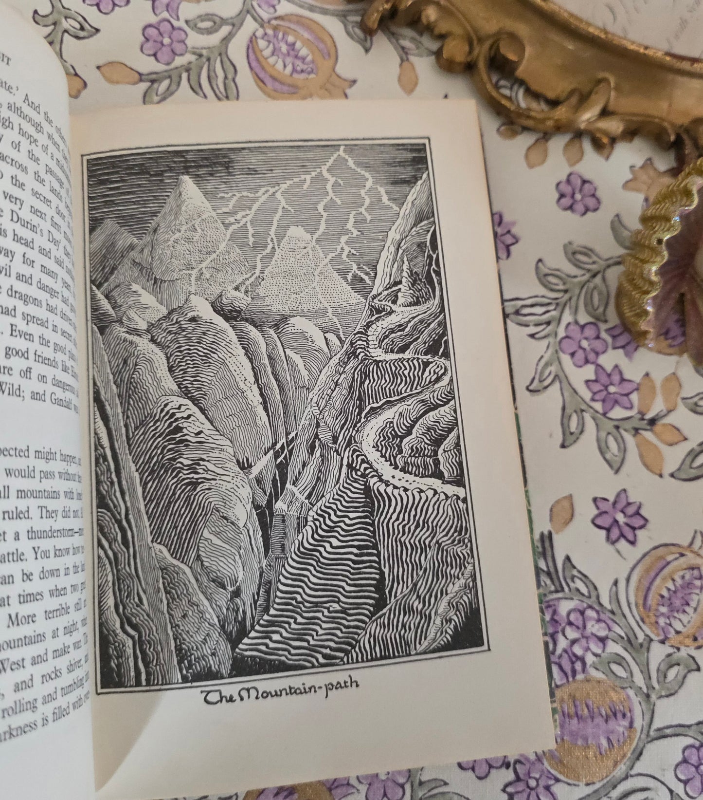 1975 The Hobbit by JRR Tolkien - With Lovely Dust Wrapper