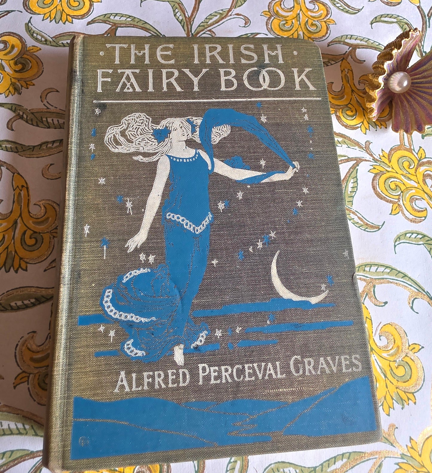 1909 The Irish Fairy Book by Alfred Perceval Graves - Illustrated Antique Book