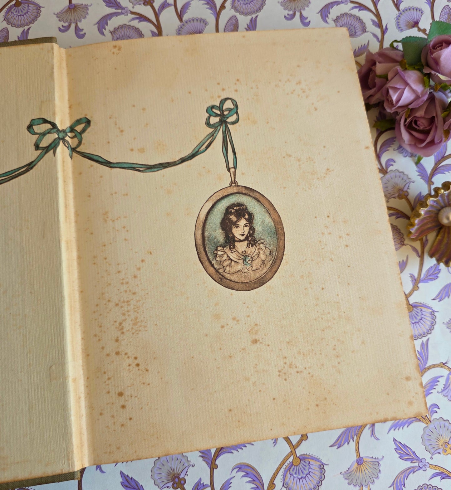 1913 Vanity Fair by William Makepeace Thackeray - Large Antique Illustrated Book