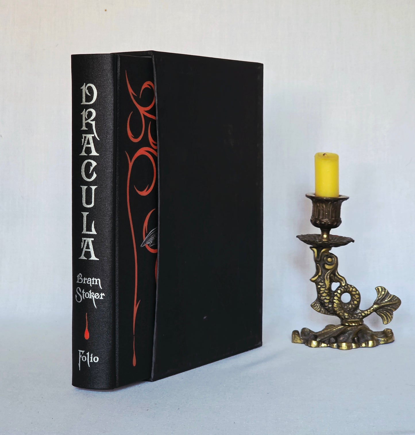 2009 Dracula by Bram Stoker - Collectible Hardback Book in Slipcase - Illustrated
