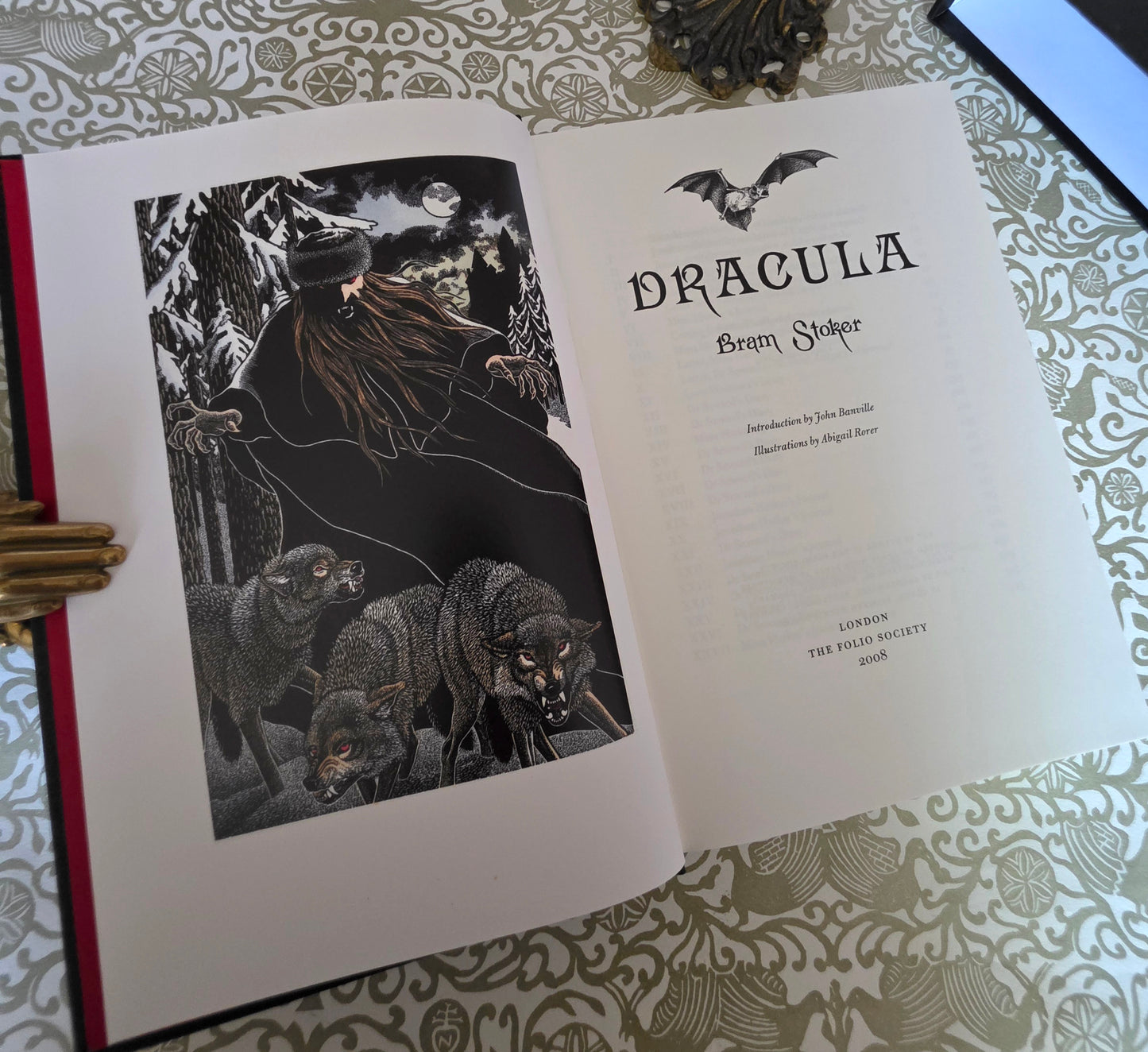 2009 Dracula by Bram Stoker - Collectible Hardback Book in Slipcase - Illustrated