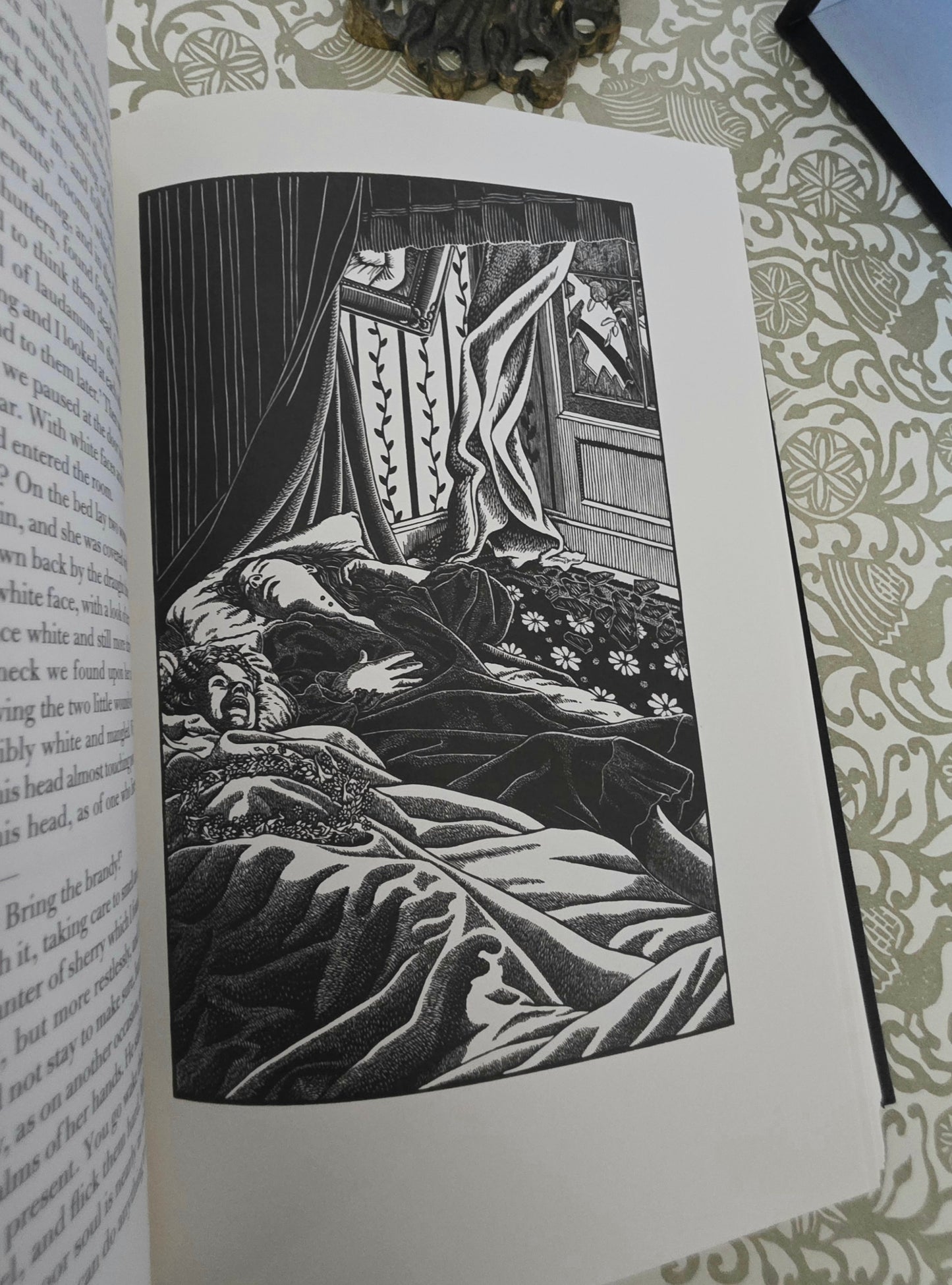 2009 Dracula by Bram Stoker - Collectible Hardback Book in Slipcase - Illustrated