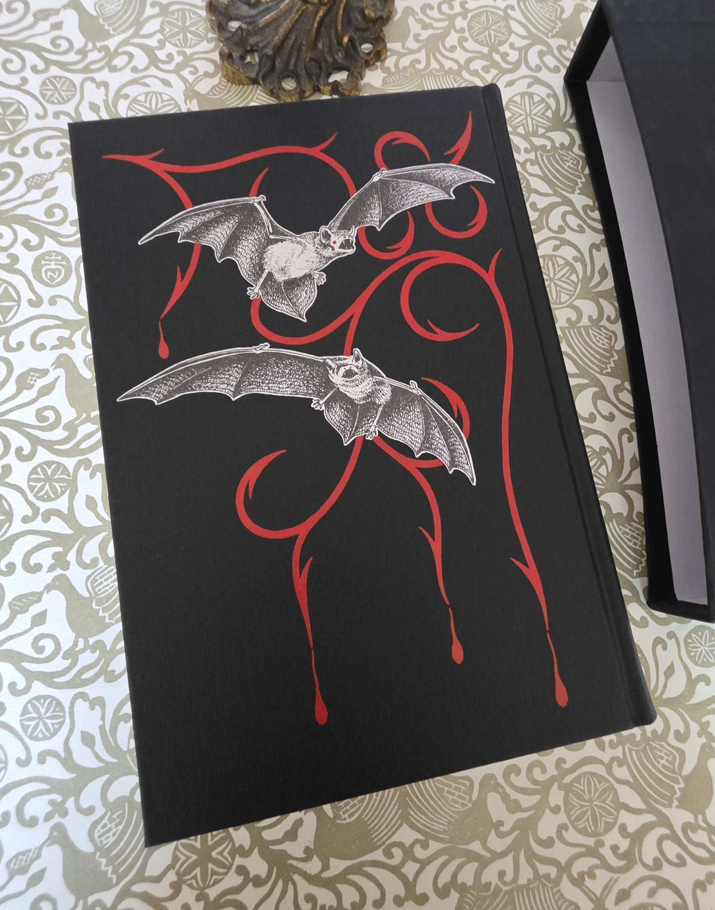 2009 Dracula by Bram Stoker - Collectible Hardback Book in Slipcase - Illustrated