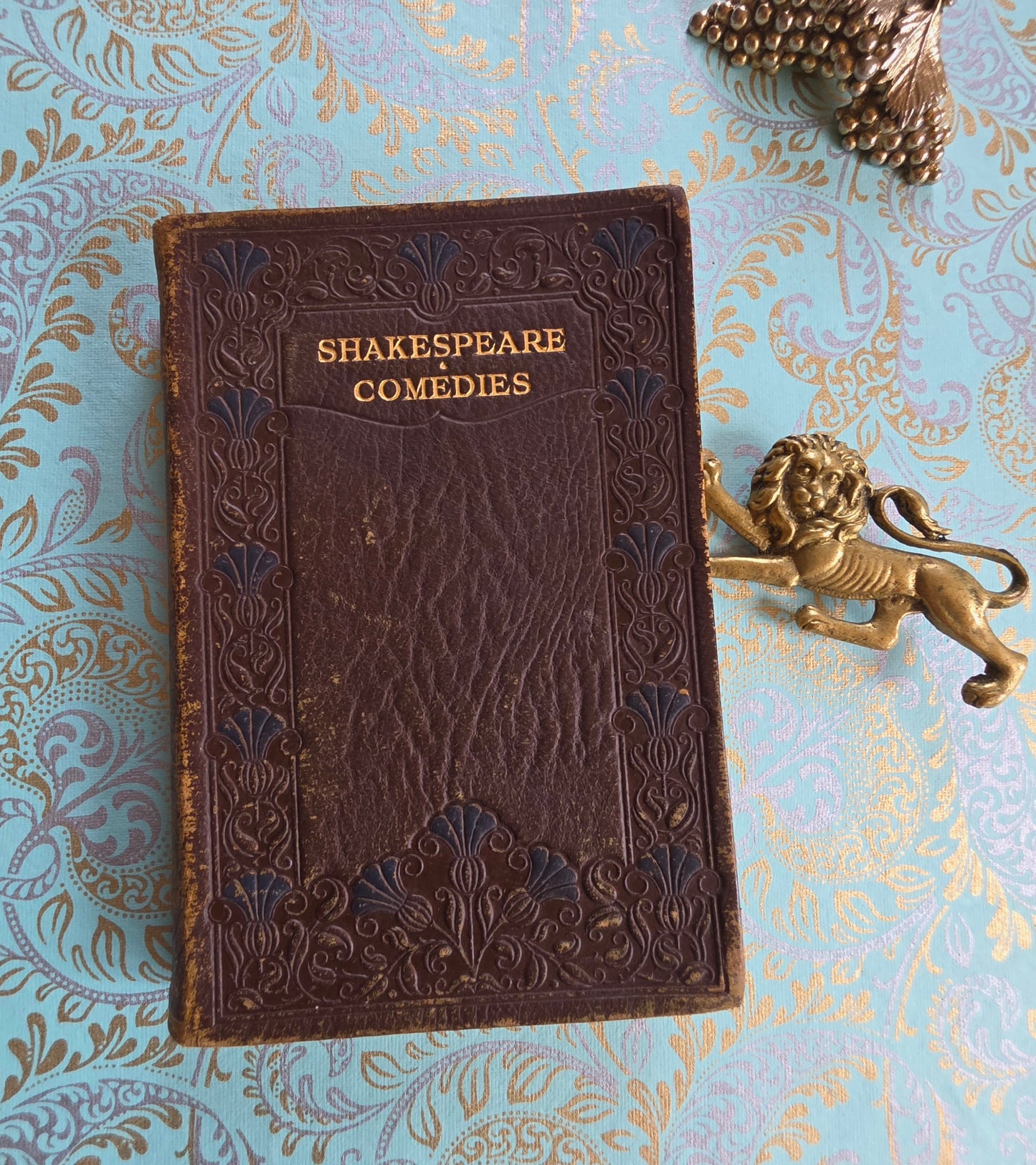 c1928 Shakespearean Comedies - Vintage Leather Bound Pocket-Sized Book