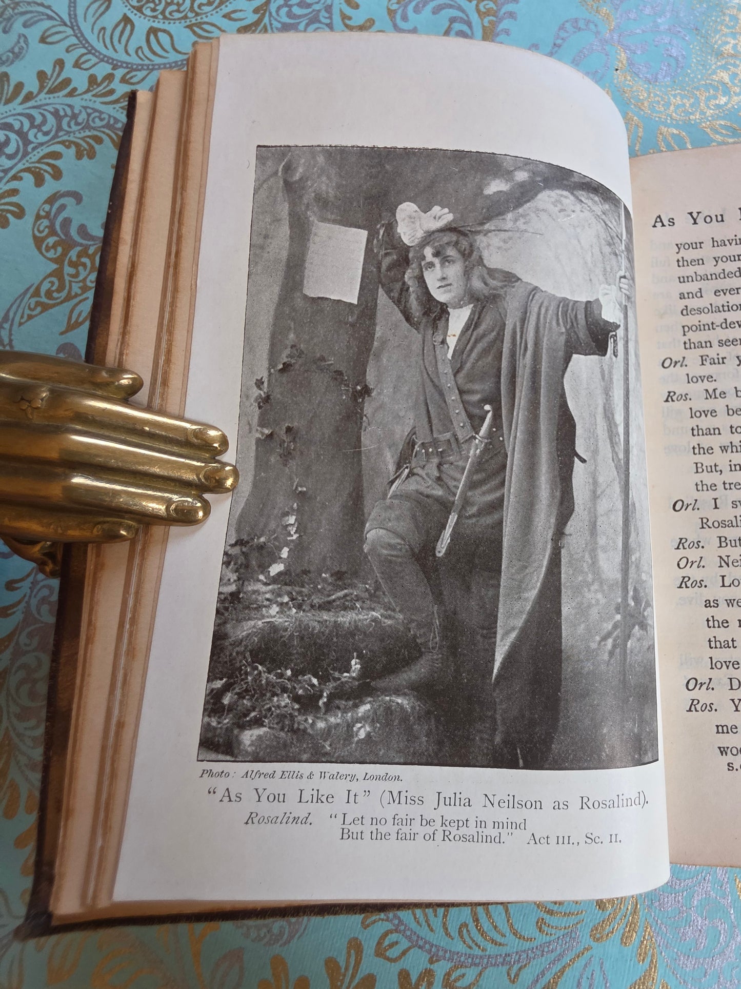 c1928 Shakespearean Comedies - Vintage Leather Bound Pocket-Sized Book