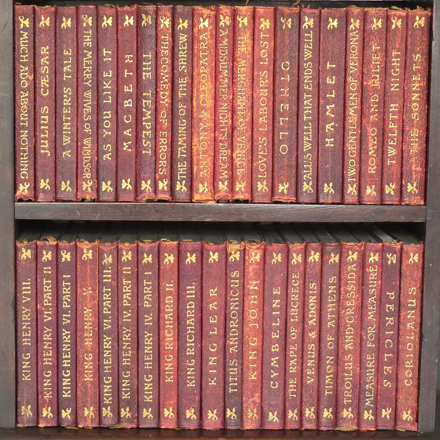 1910 Shakespeare - New Temple Collection - Complete Antique Set in Bespoke Tabletop Wooden Shelf