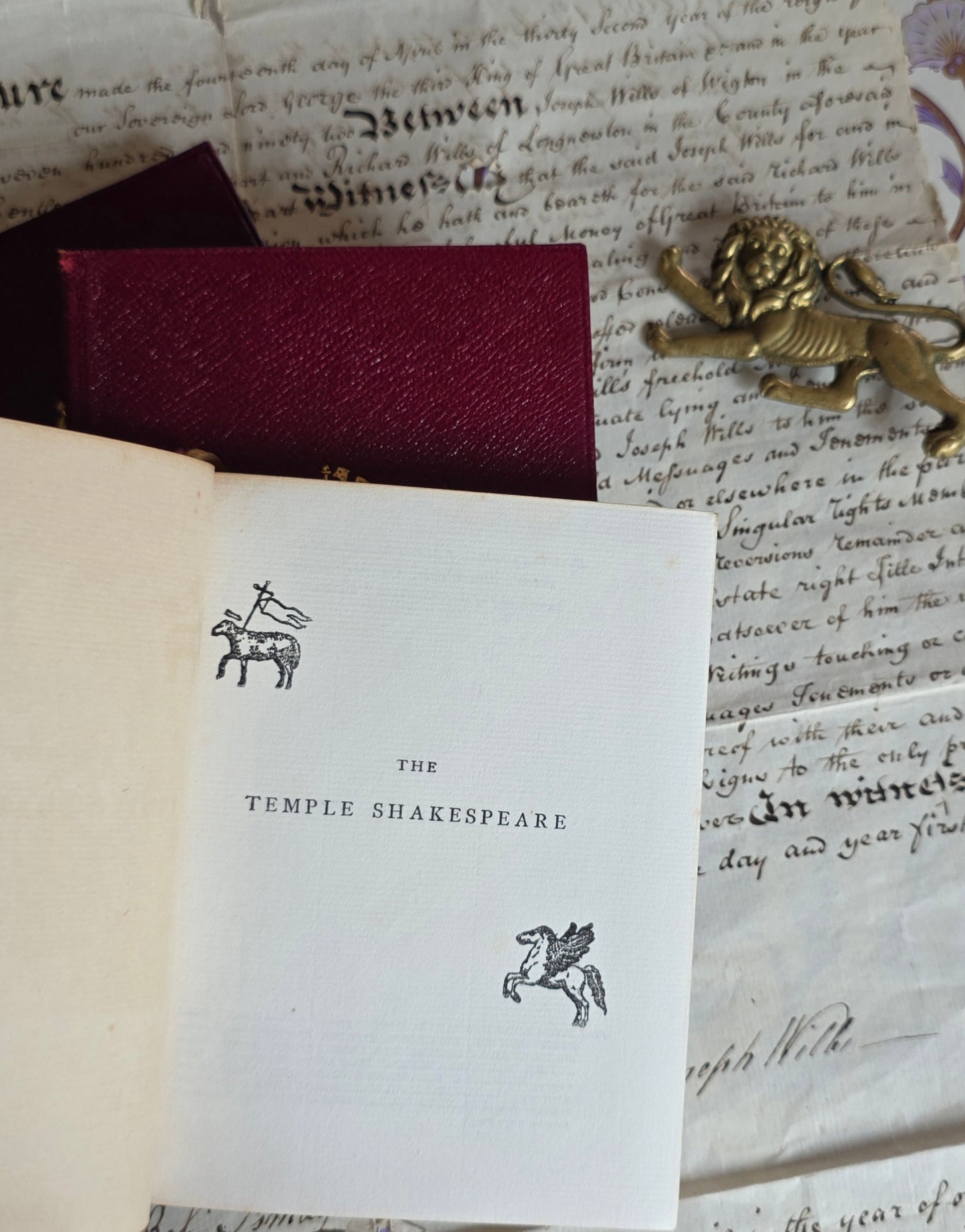 1910 Shakespeare - New Temple Collection - Complete Antique Set in Bespoke Tabletop Wooden Shelf